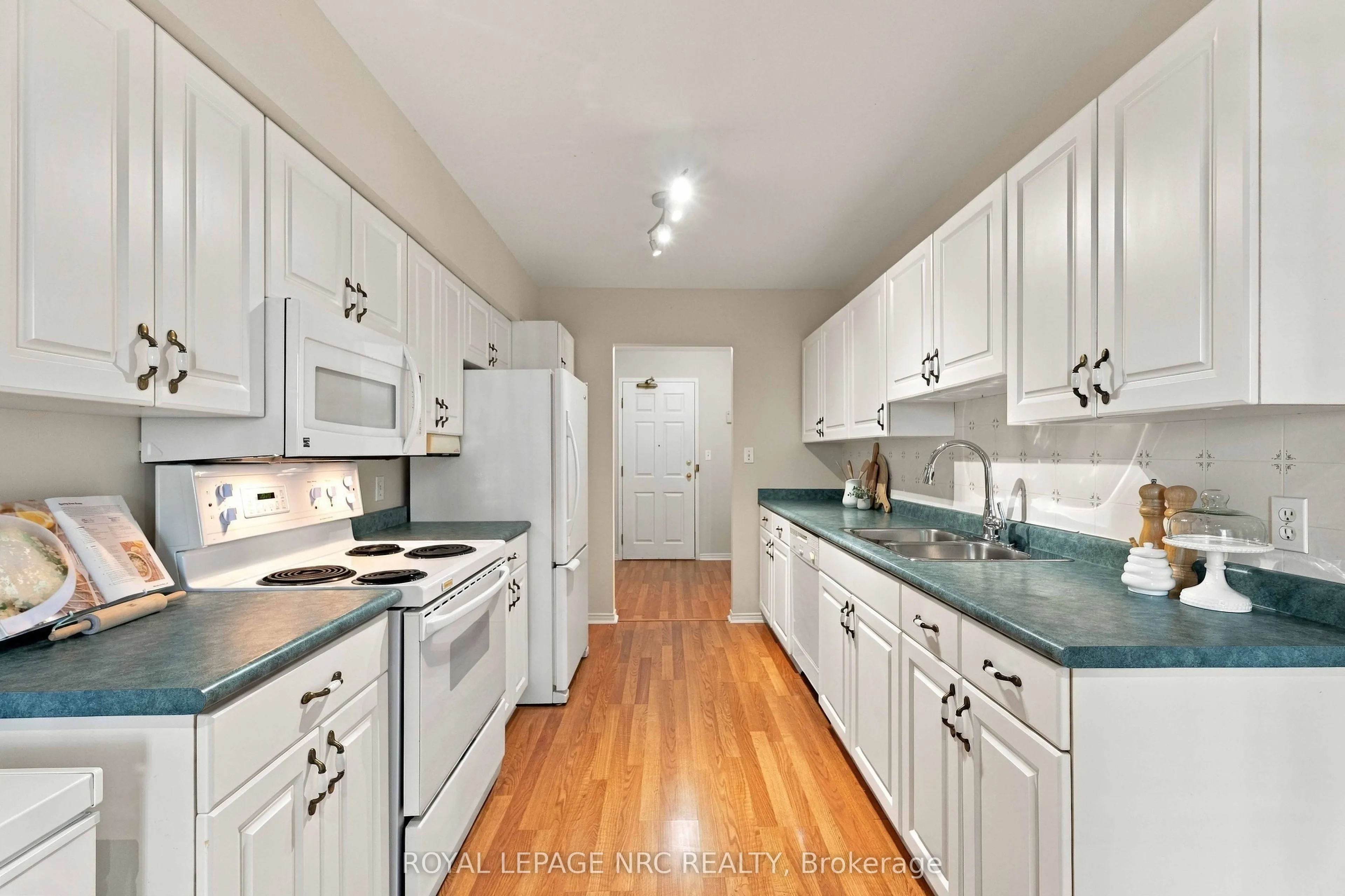 4090 John Charles Boulevard #104
