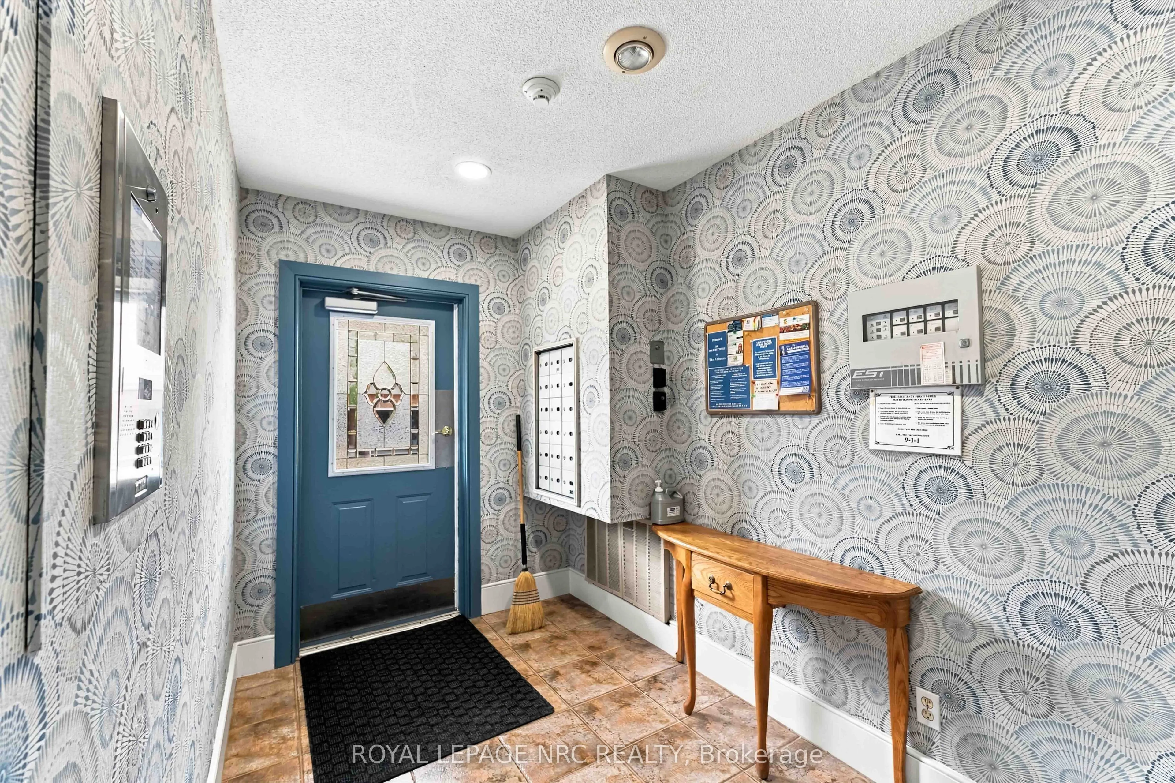 4090 John Charles Boulevard #104