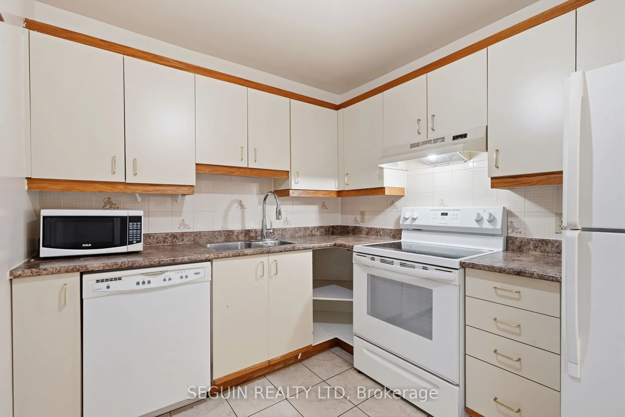 1974 St Laurent Boulevard #302