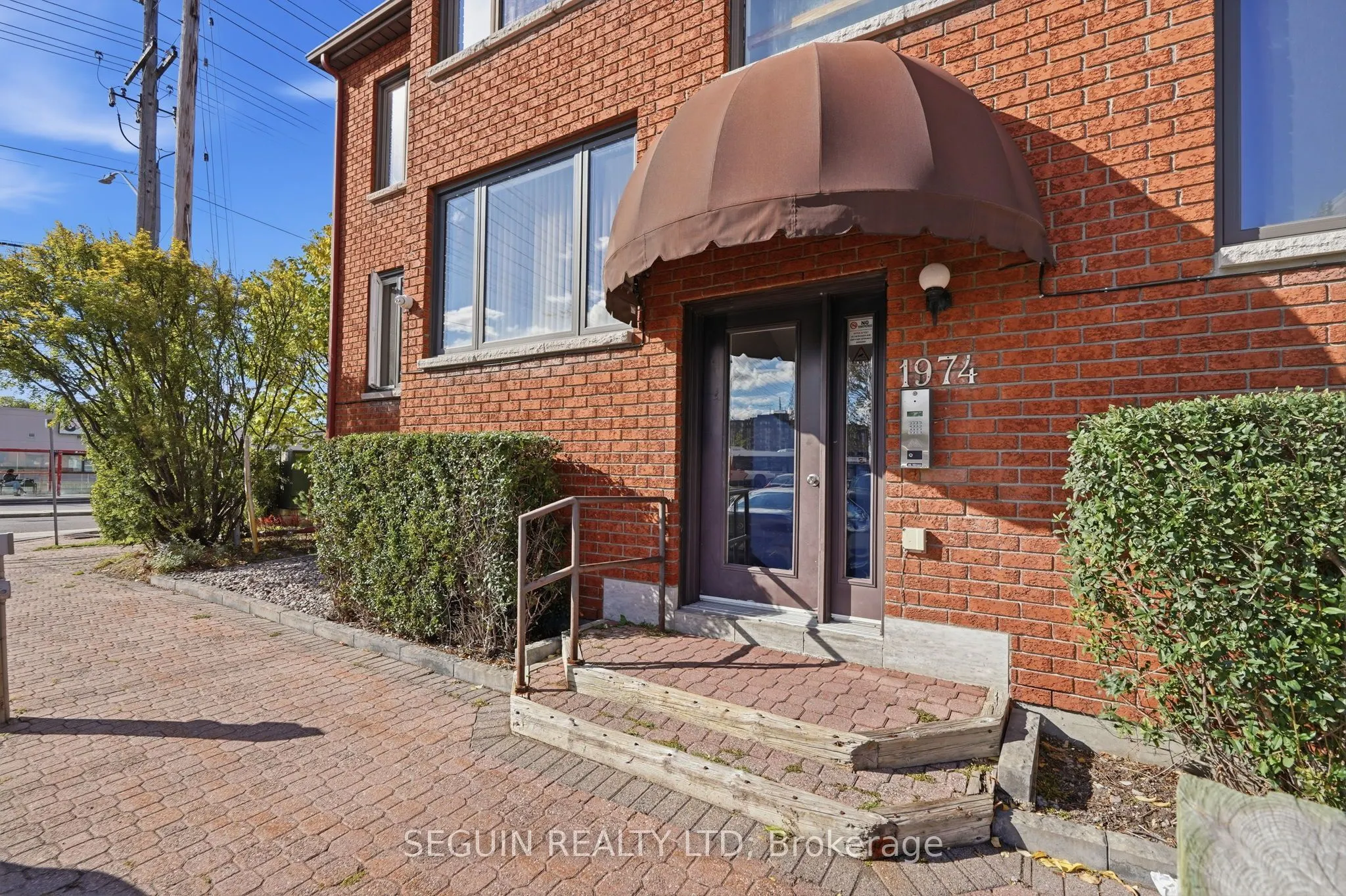 1974 St Laurent Boulevard #302