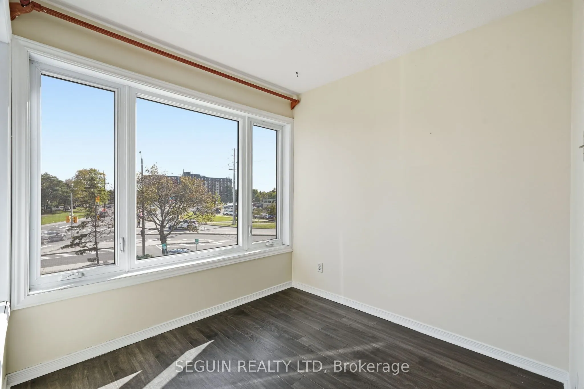 1974 St Laurent Boulevard #302