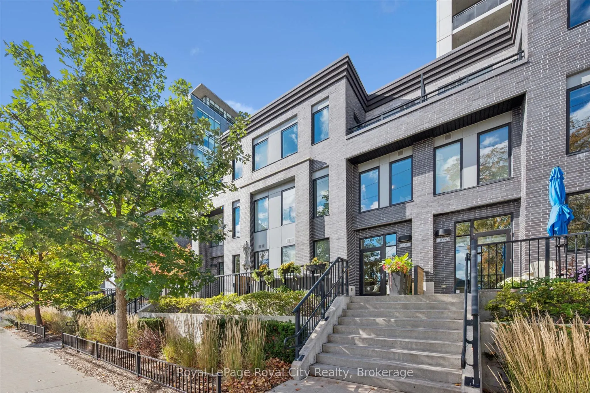 53 Arthur Street S #AT7