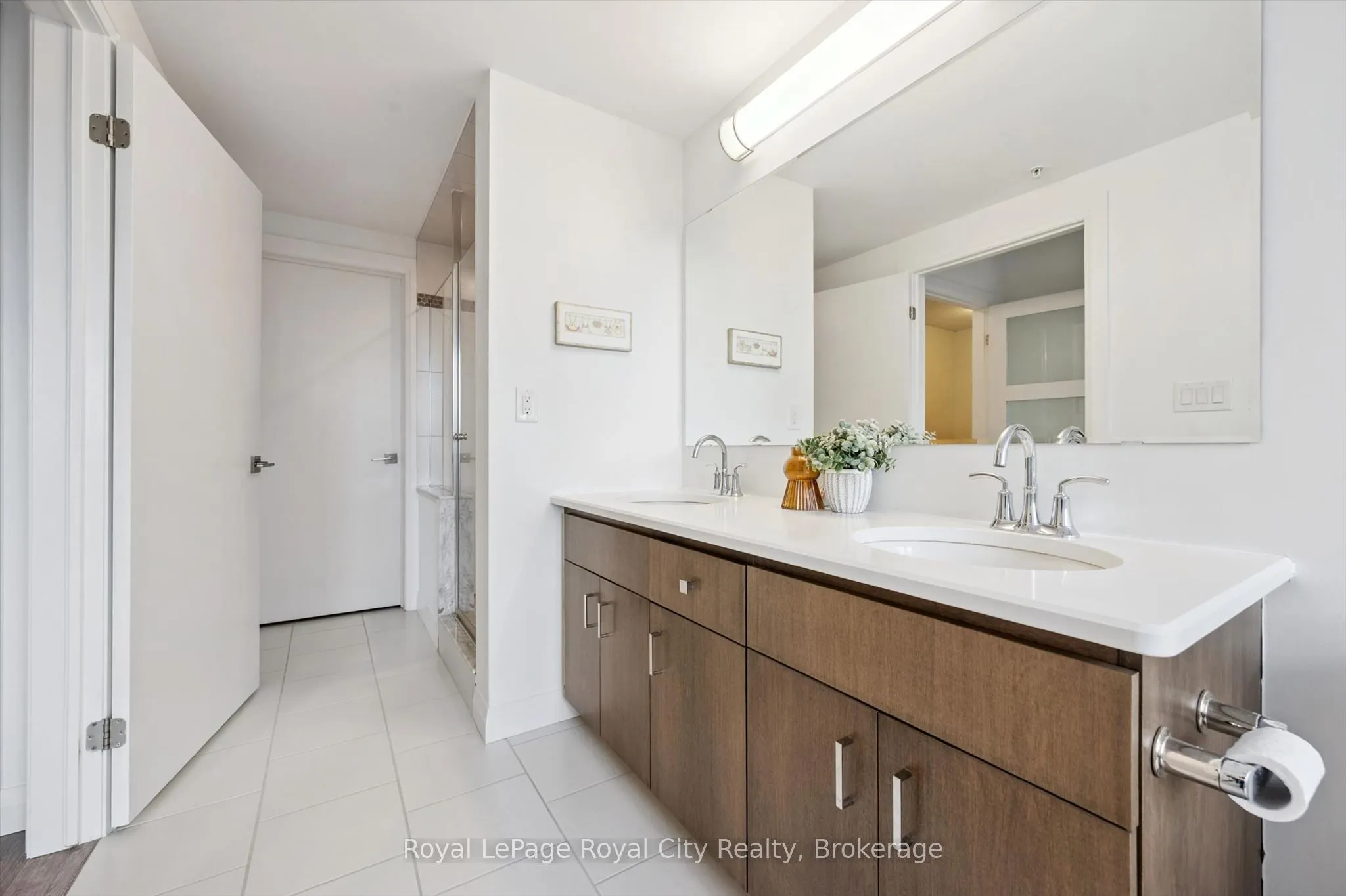53 Arthur Street S #AT7
