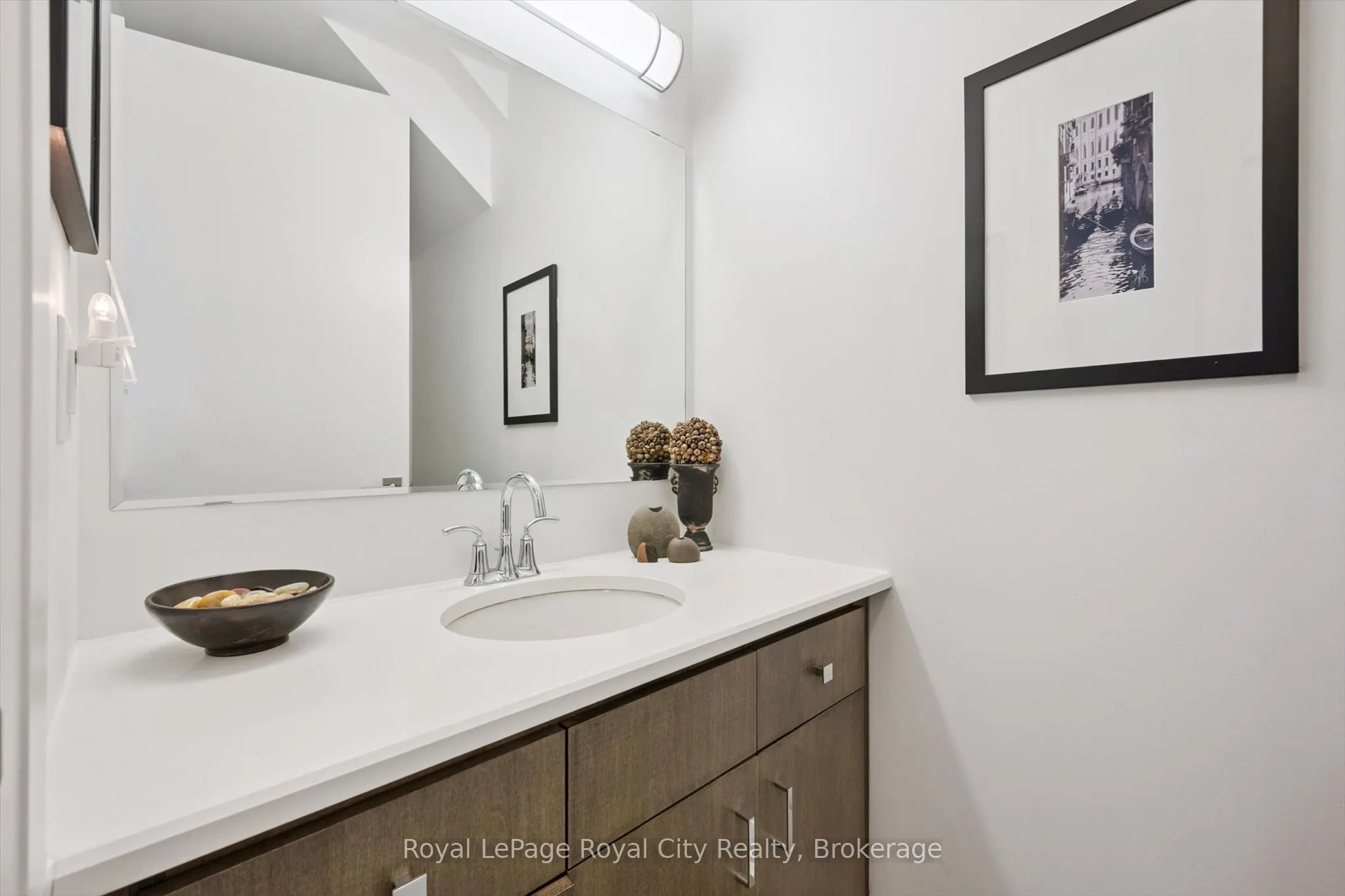 53 Arthur Street S #AT7