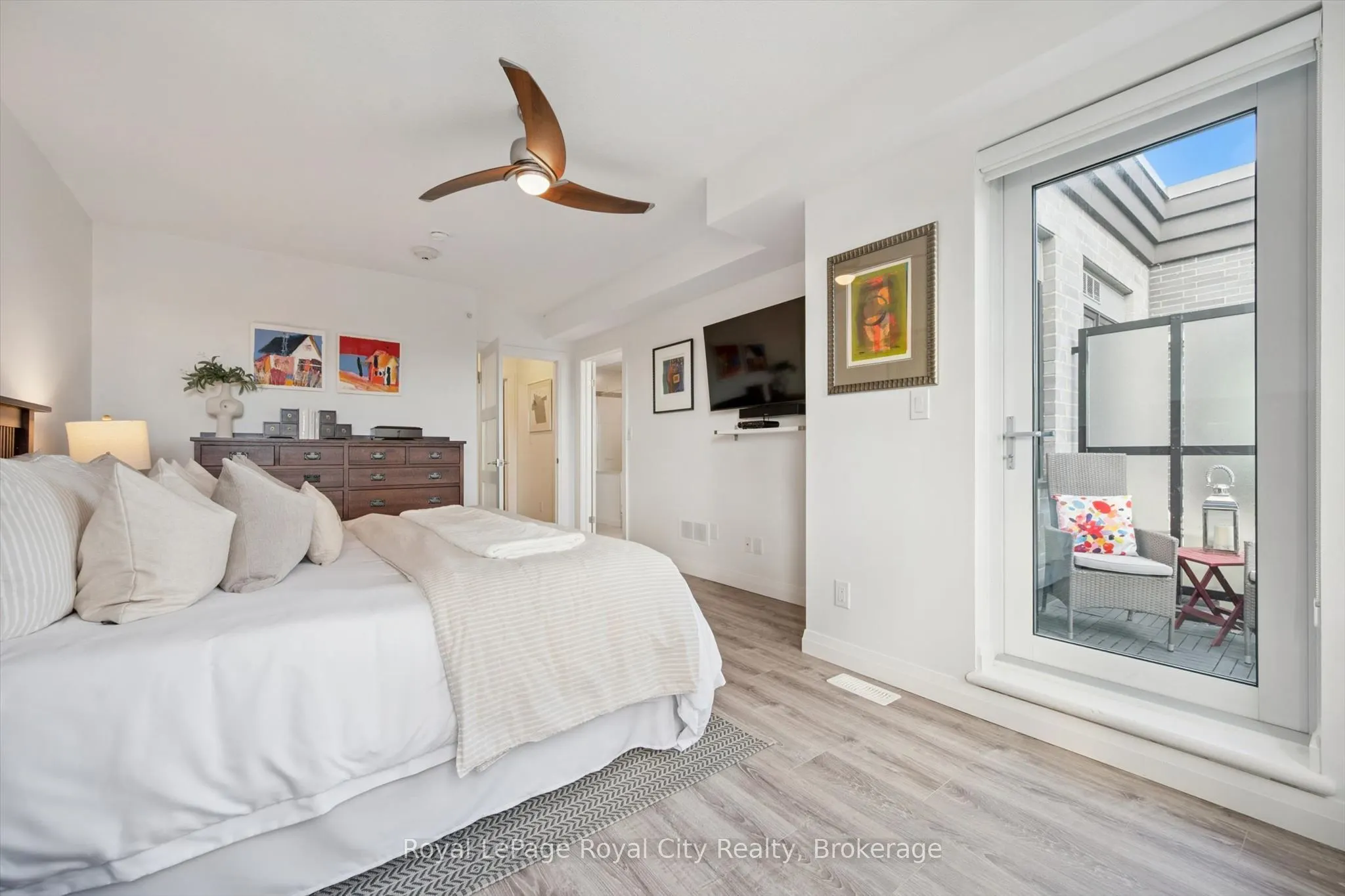 53 Arthur Street S #AT7