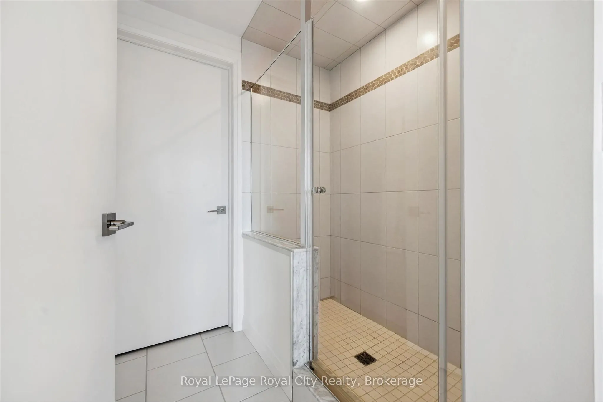 53 Arthur Street S #AT7