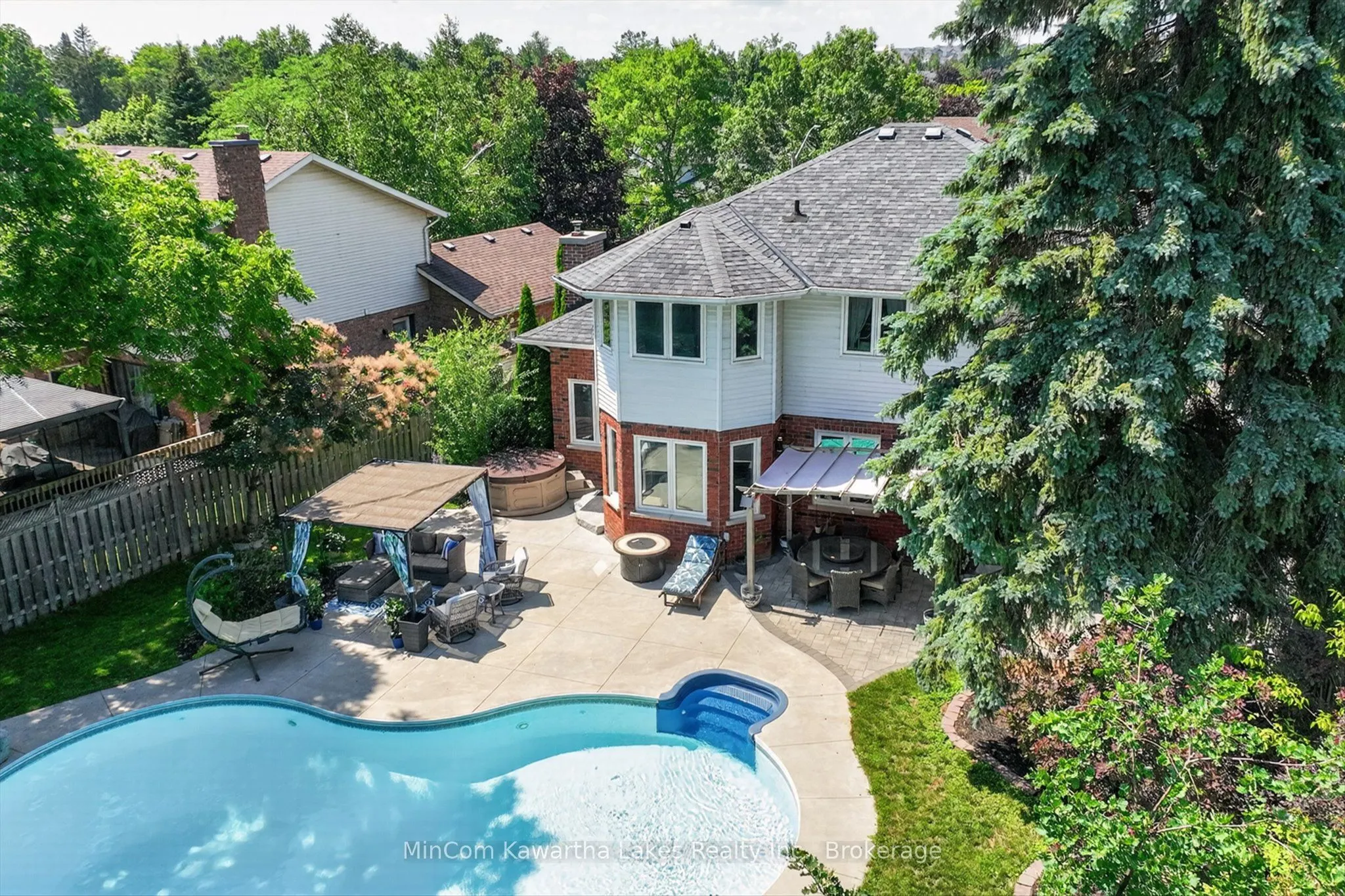 1947 PARKWOOD Circle