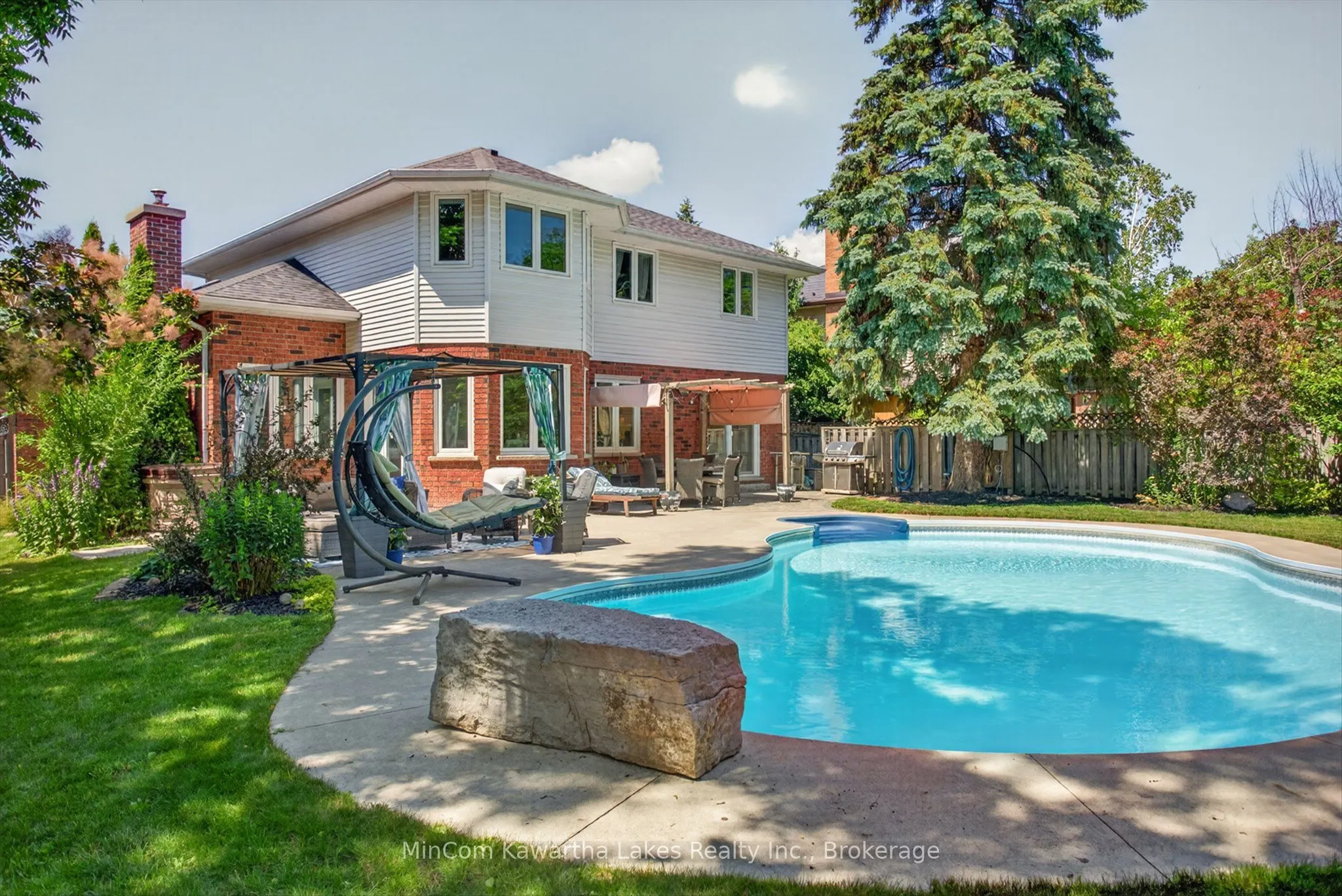1947 PARKWOOD Circle