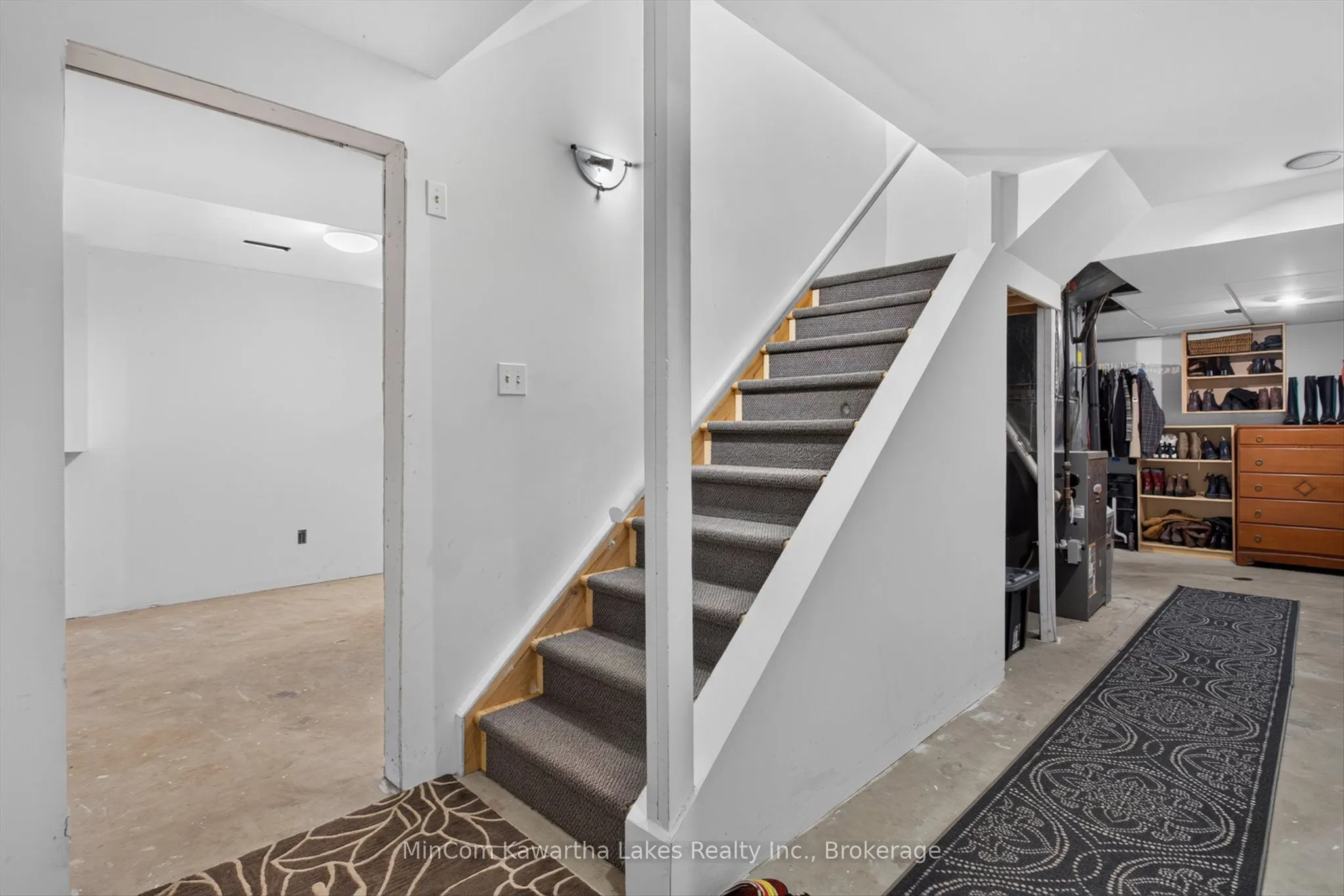 1947 PARKWOOD Circle