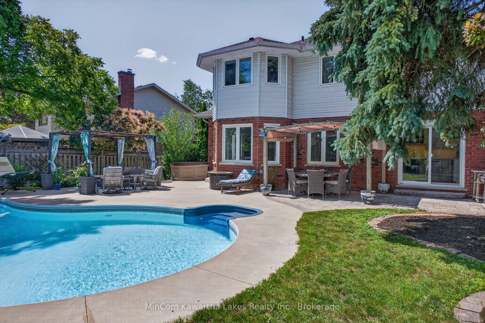 1947 PARKWOOD Circle