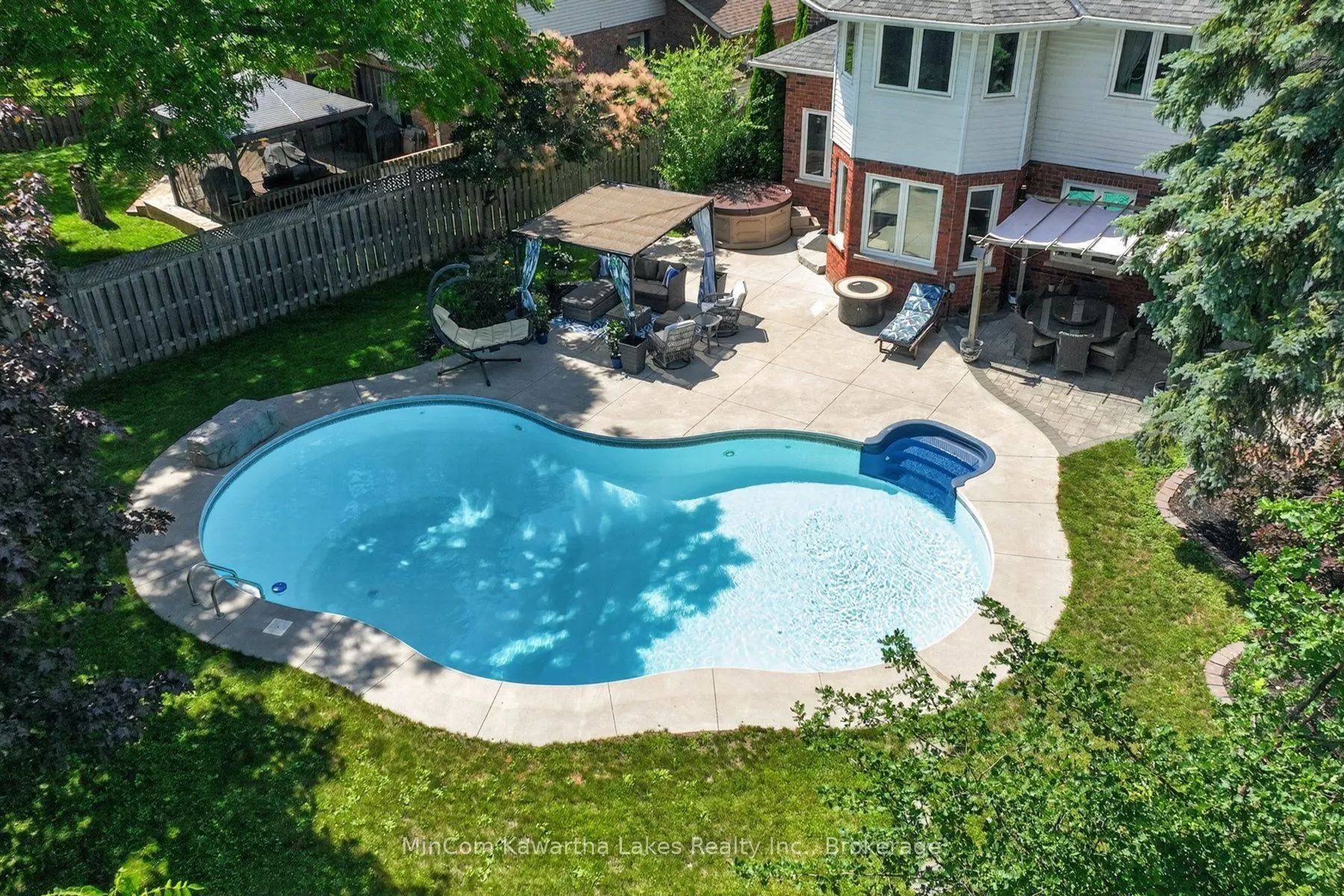 1947 PARKWOOD Circle