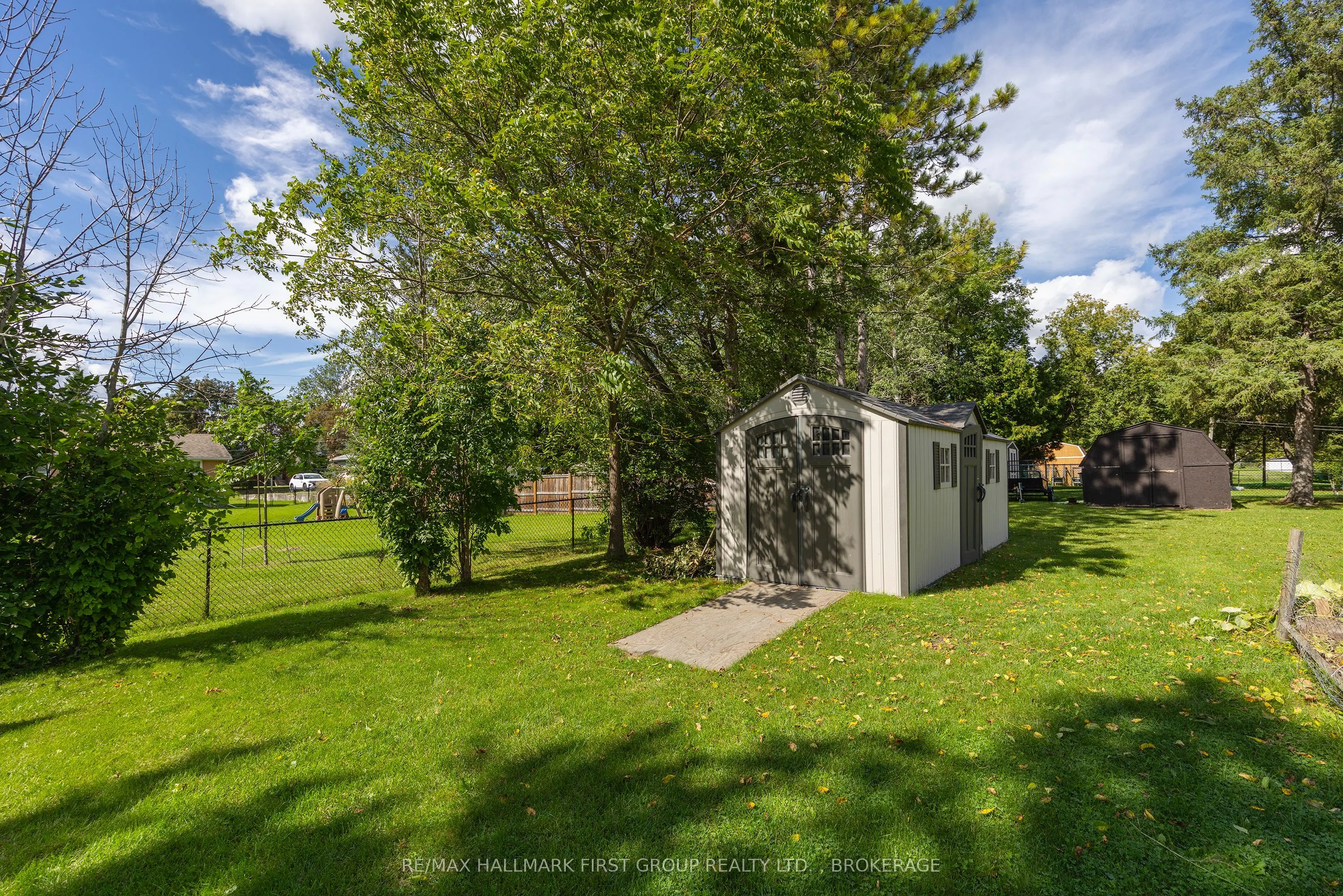 1449 Avondale Crescent