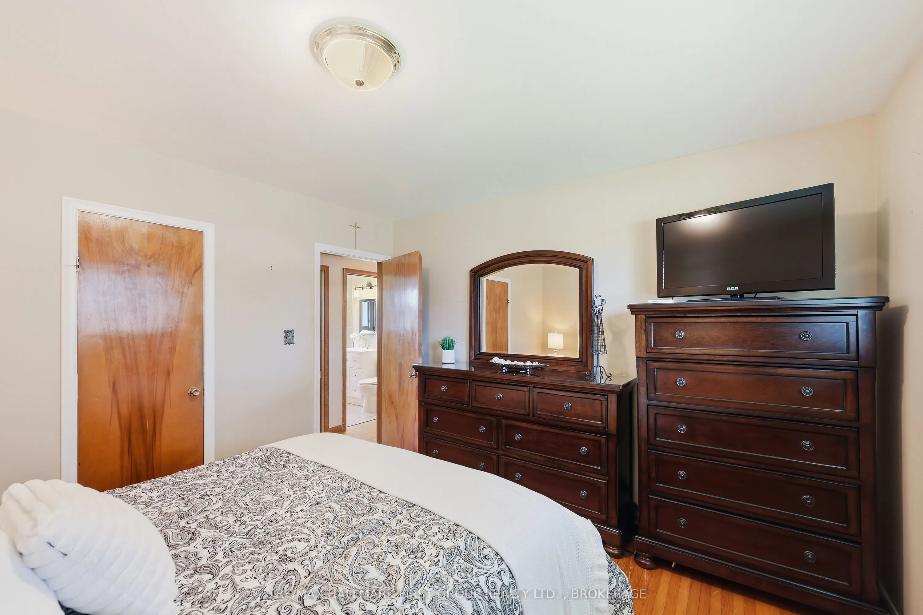 1449 Avondale Crescent