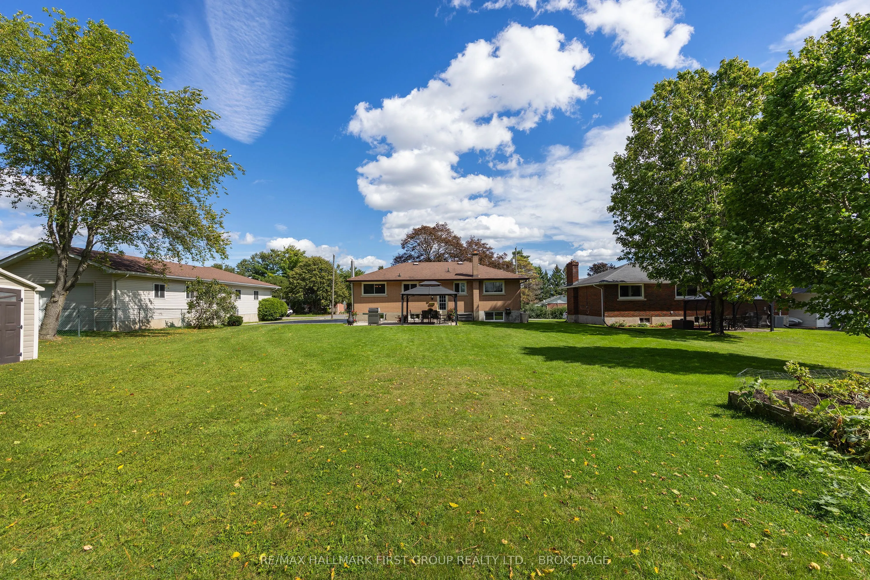 1449 Avondale Crescent