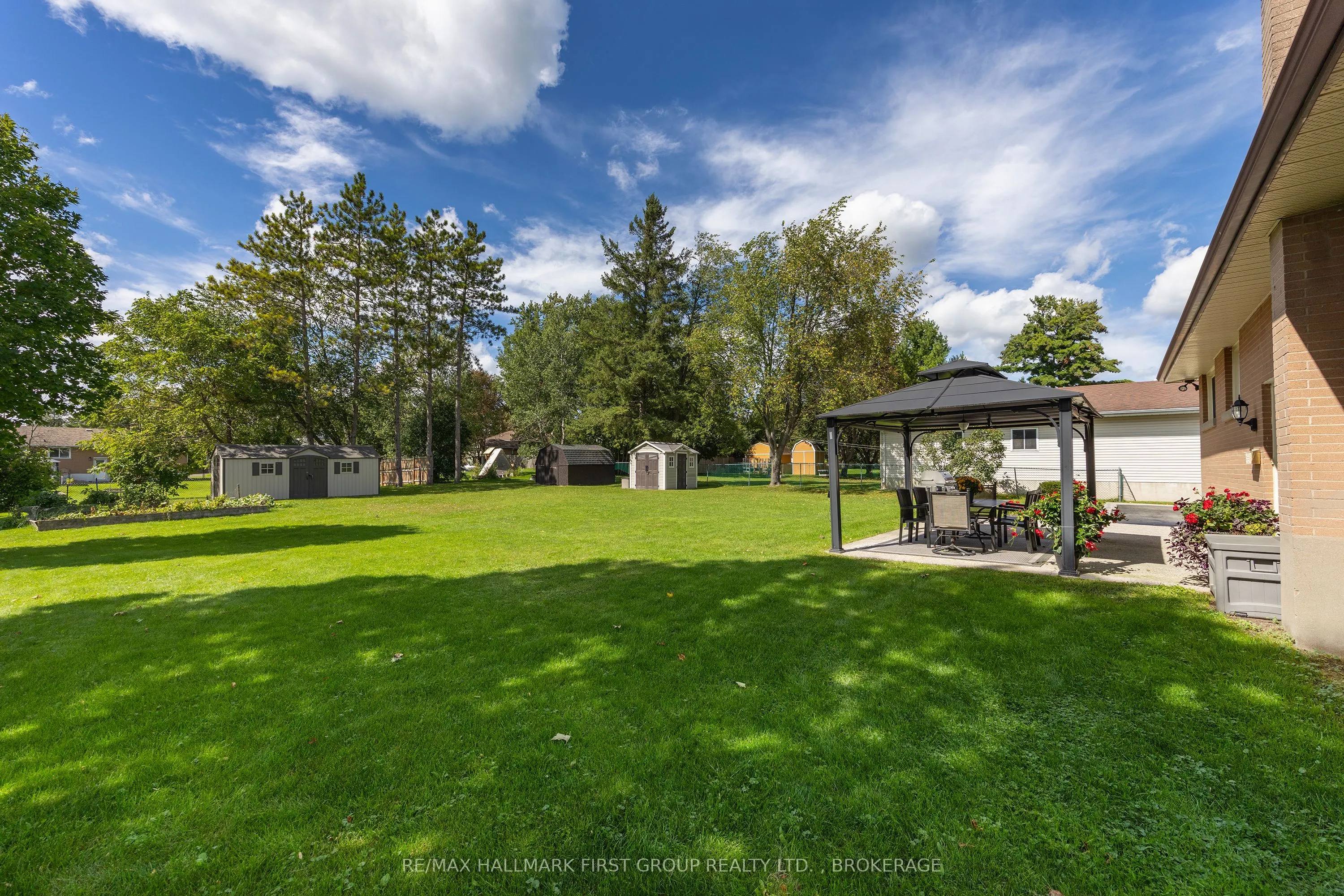 1449 Avondale Crescent