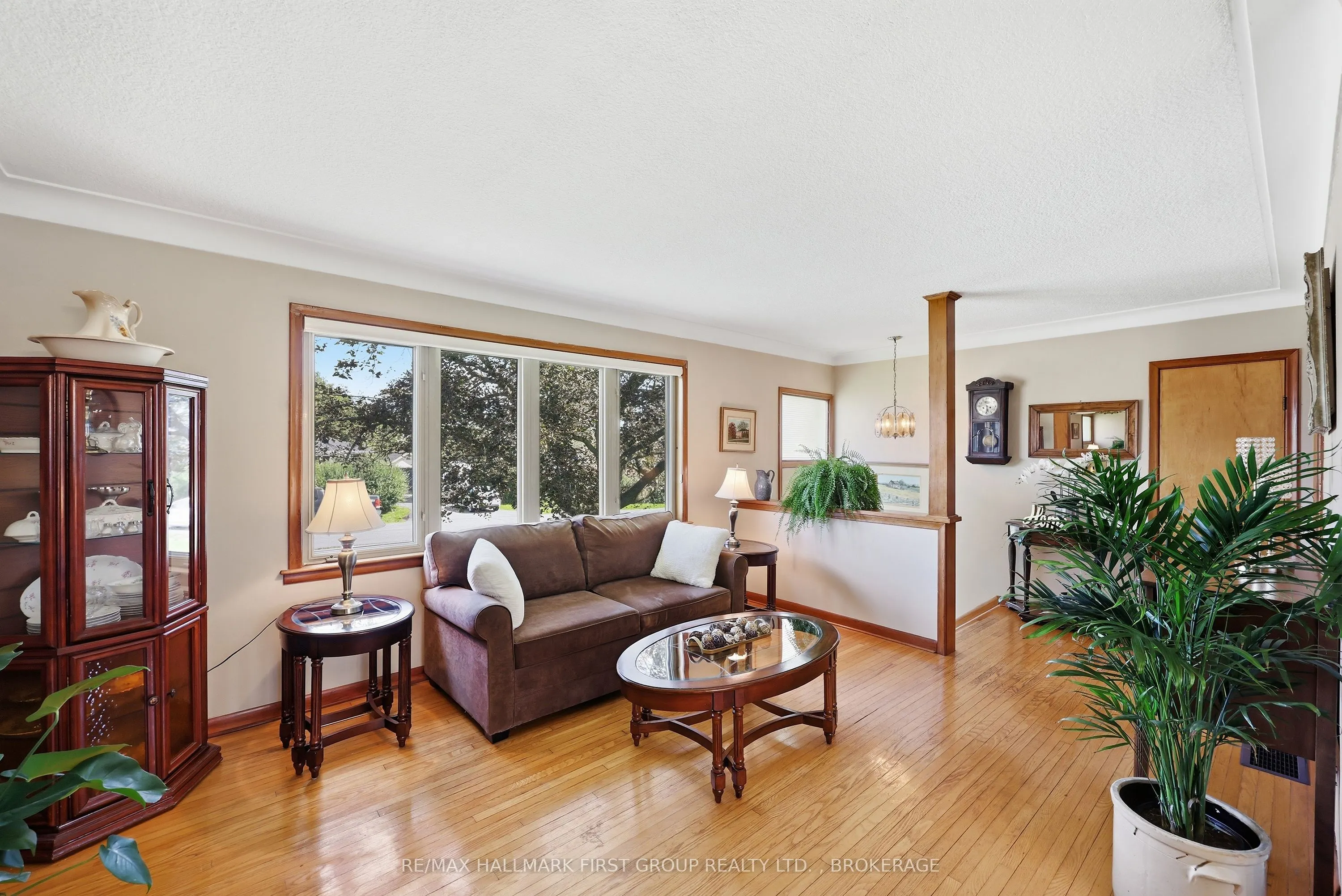 1449 Avondale Crescent