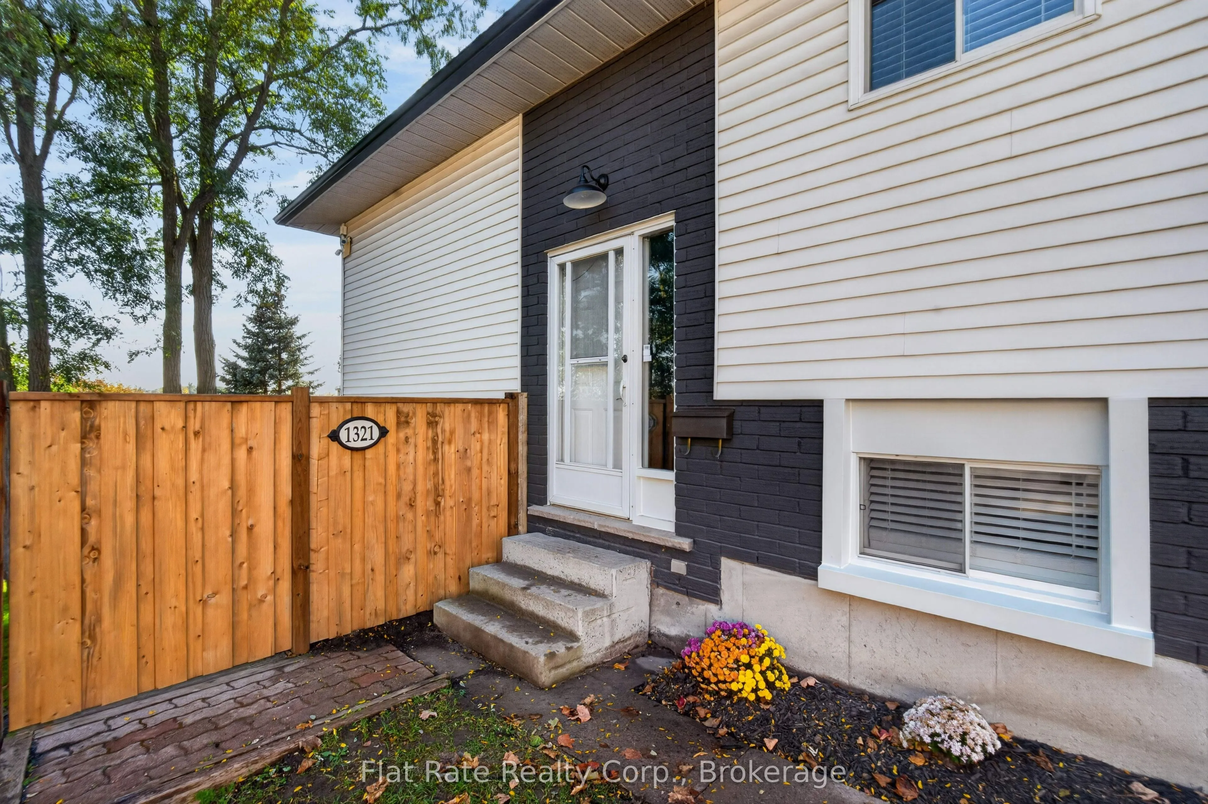 1321 Tudor Crescent