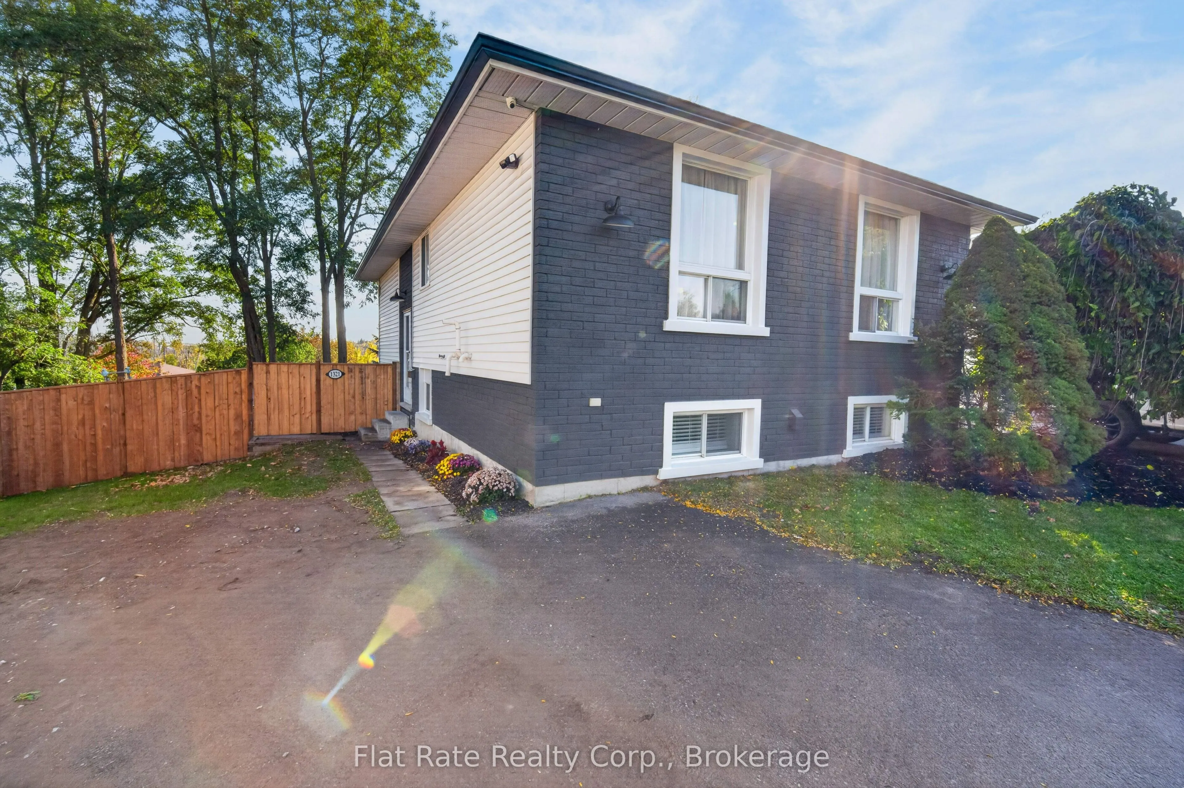 1321 Tudor Crescent