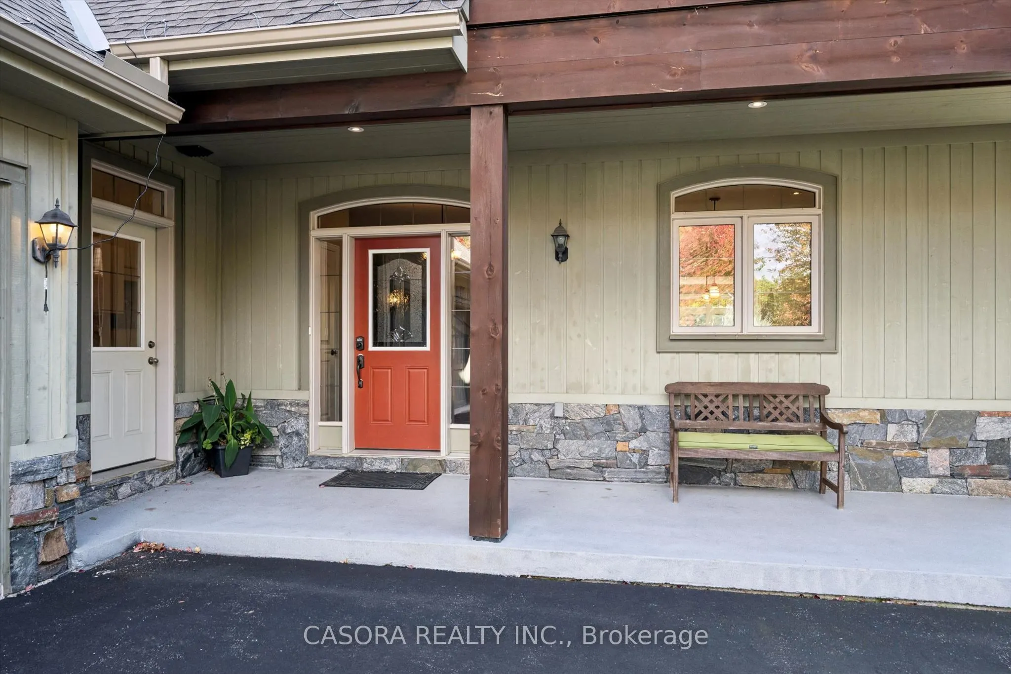 15 Breakwater Court