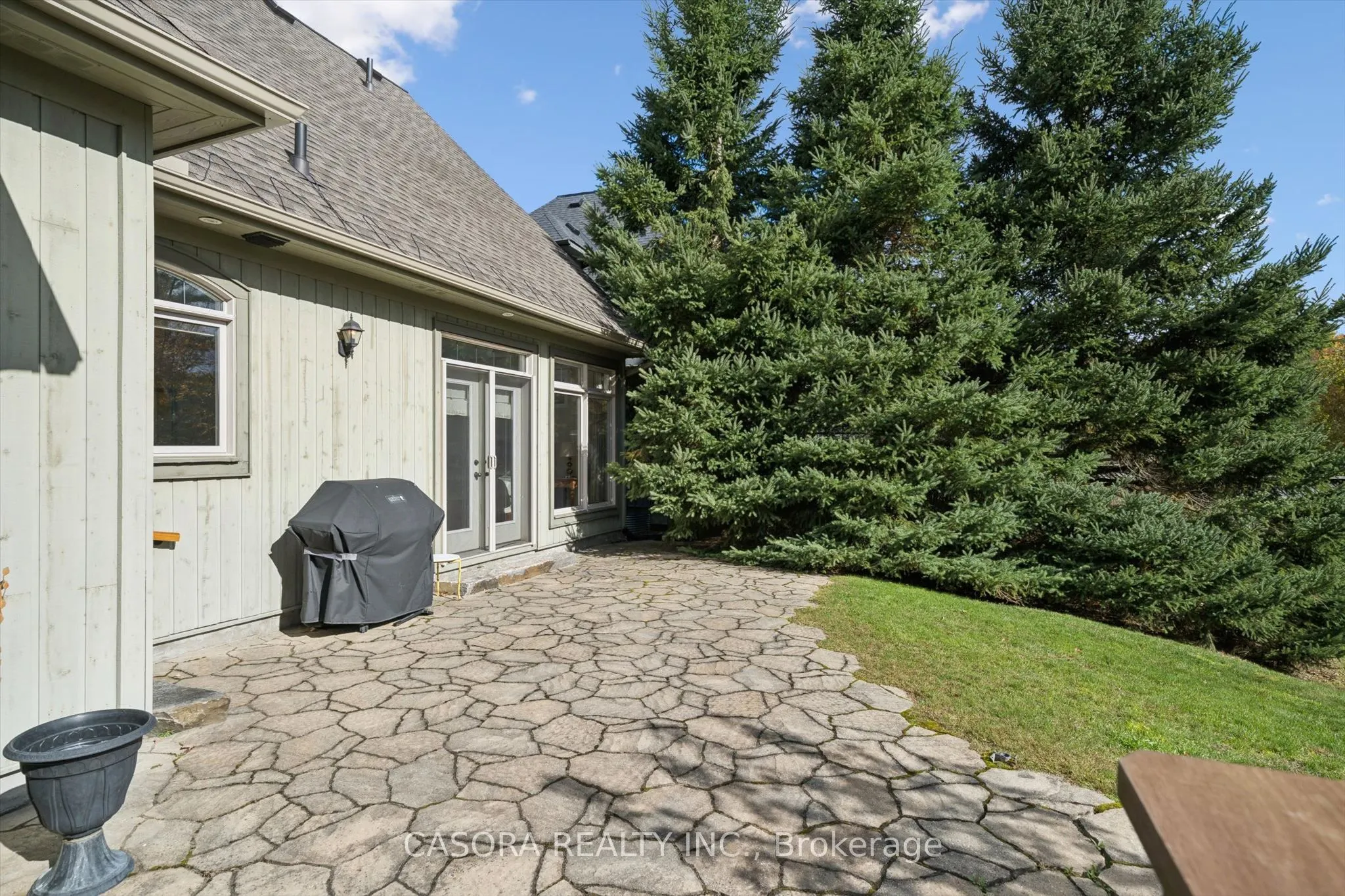 15 Breakwater Court