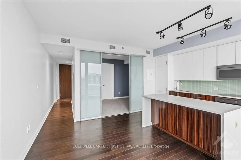 300 LISGAR Street #907