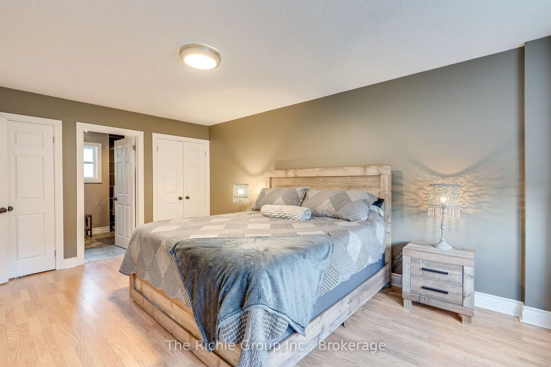 5 Shell Crescent