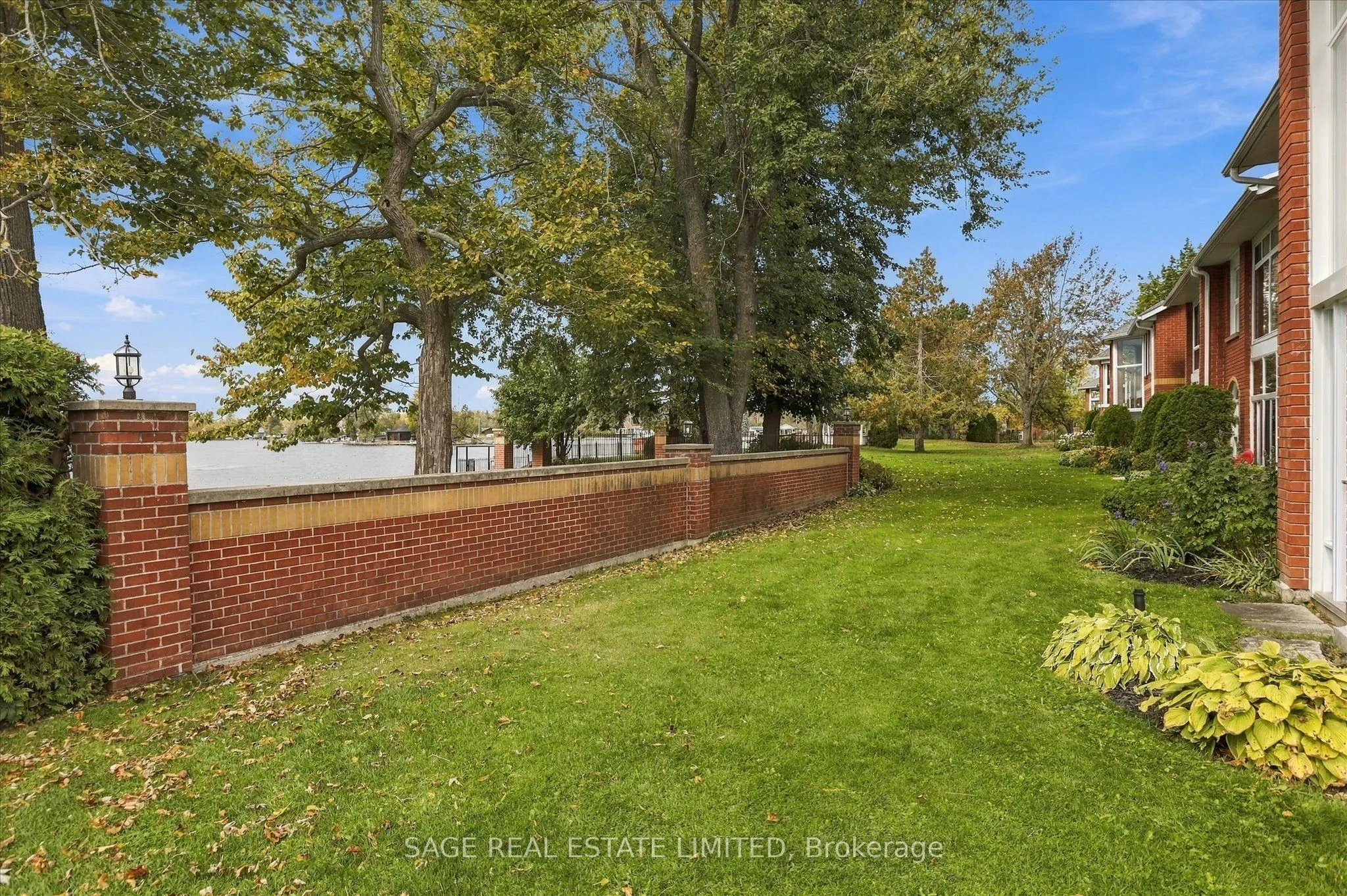 1 Sherwood Street #401