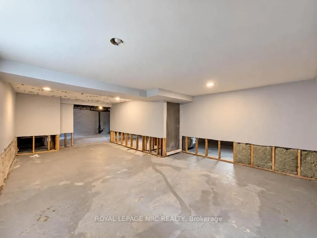 369 Lincoln Street