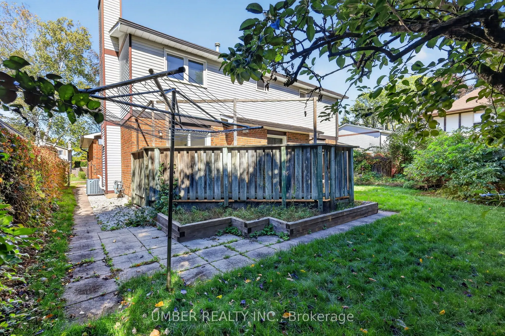 120 Hawk Crescent