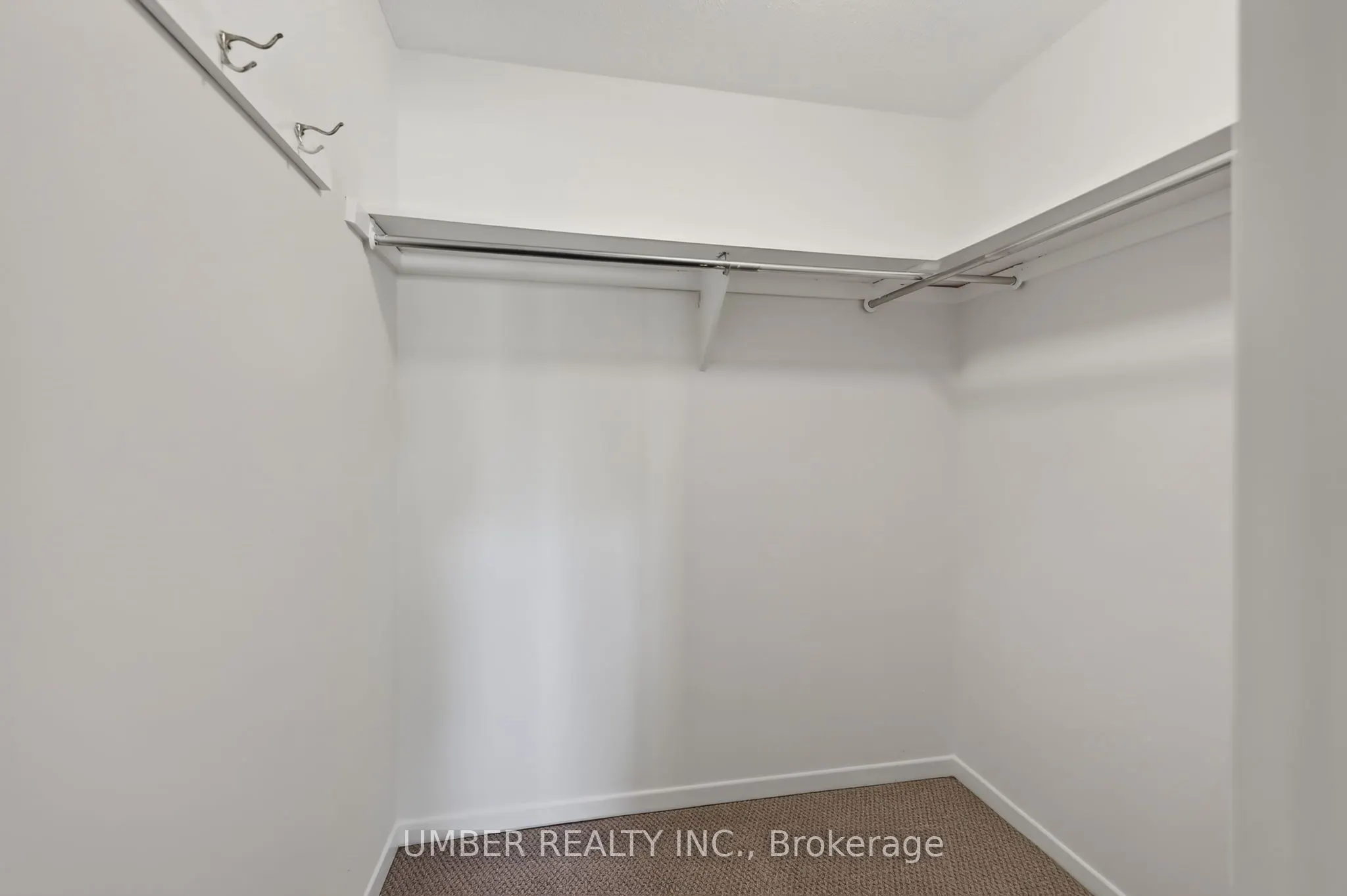 120 Hawk Crescent