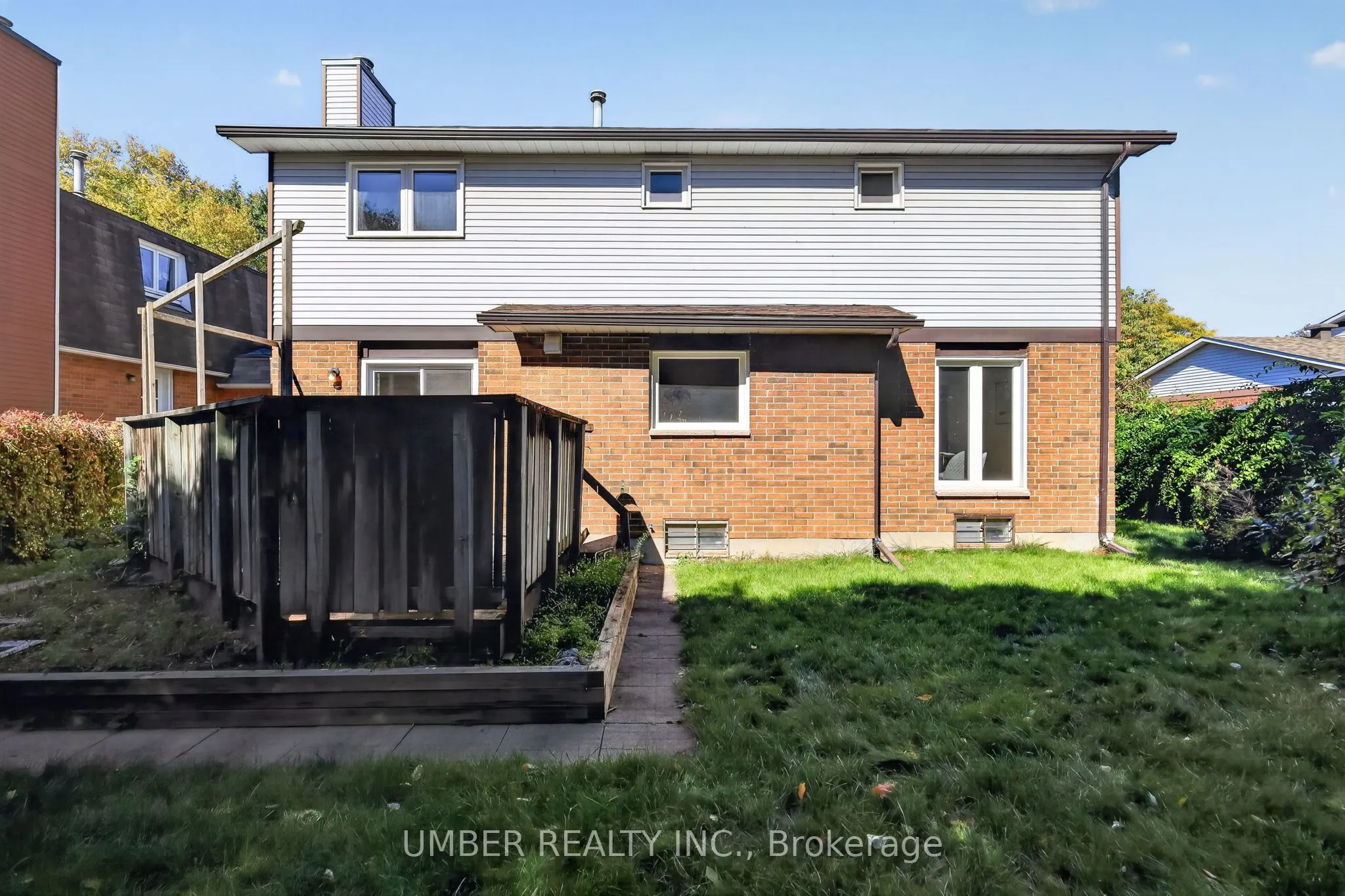 120 Hawk Crescent