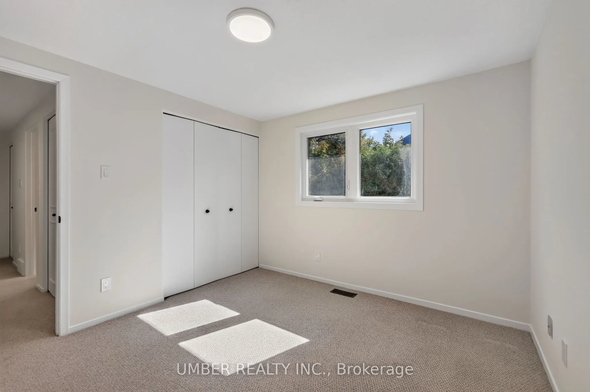 120 Hawk Crescent
