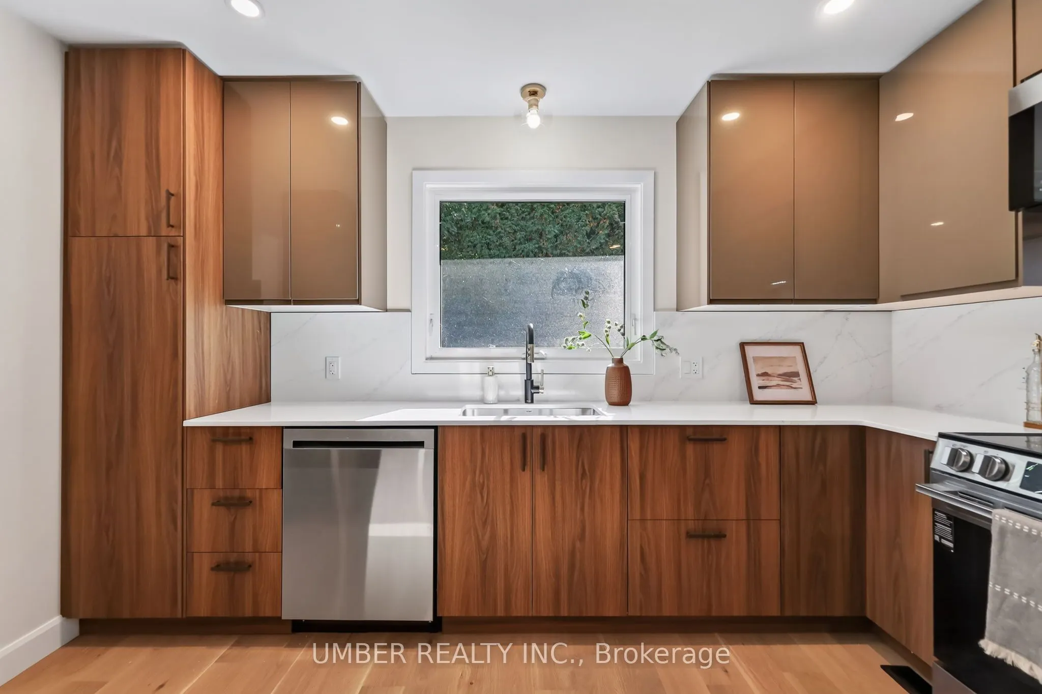 120 Hawk Crescent