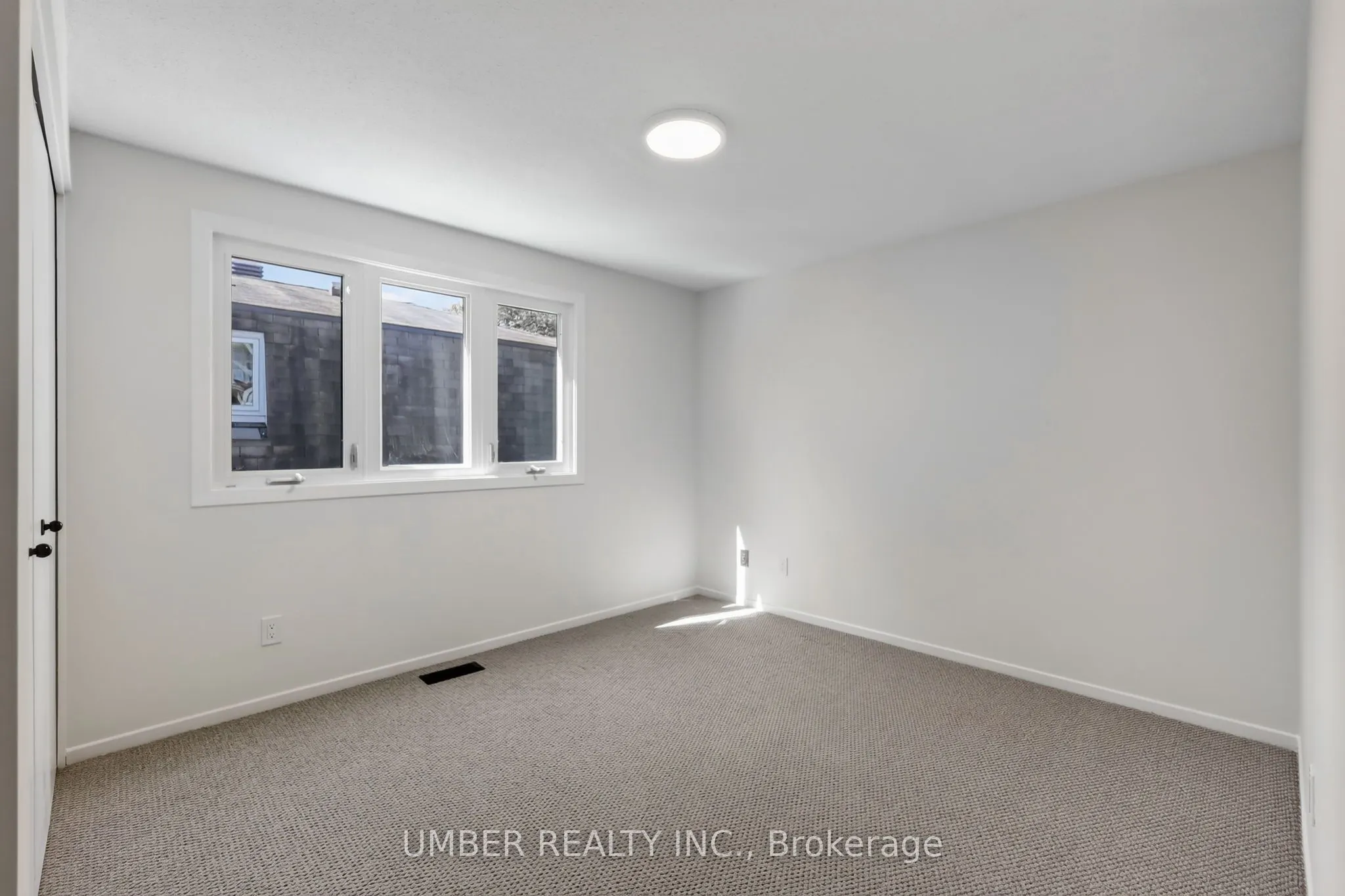 120 Hawk Crescent