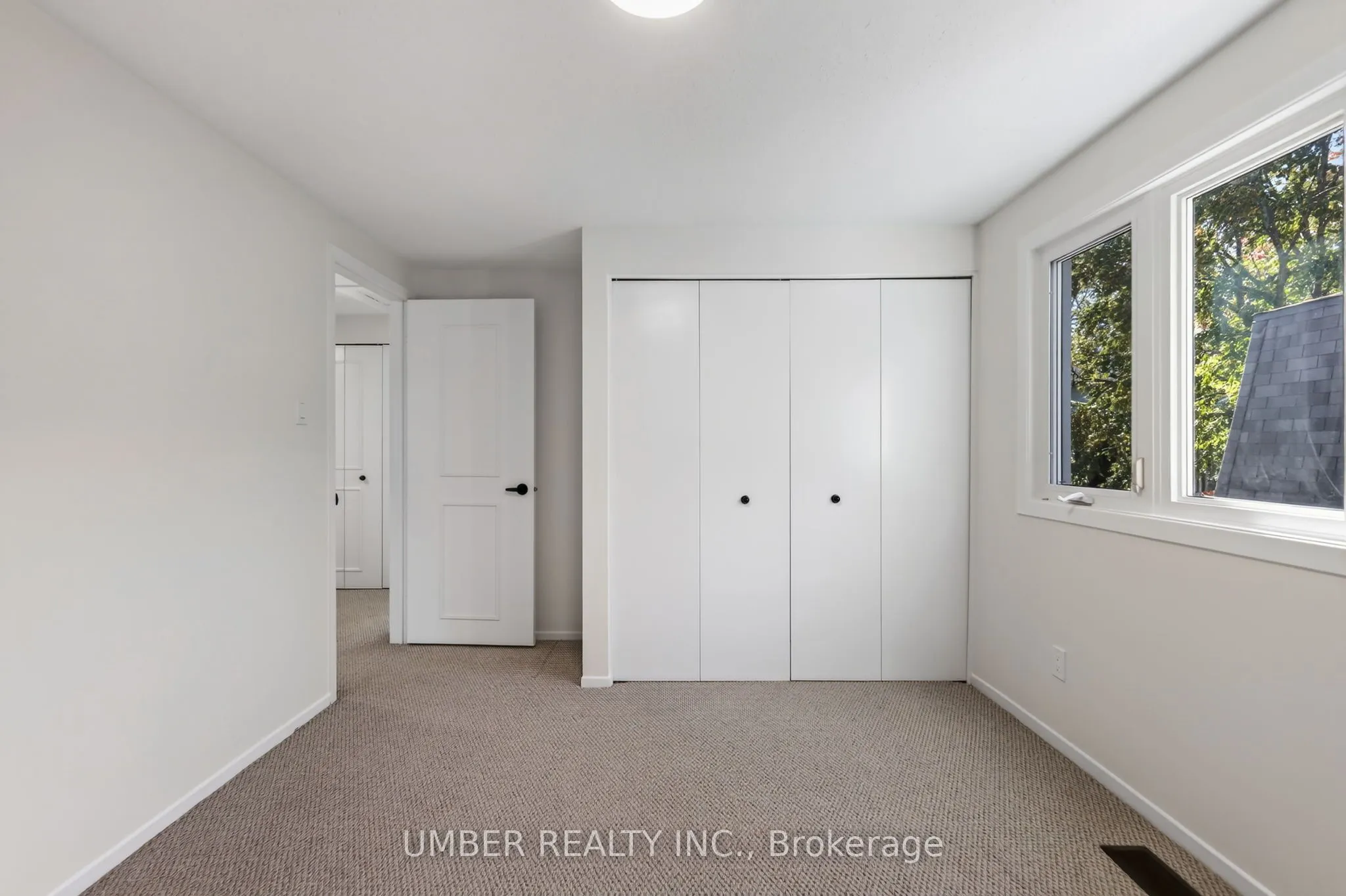 120 Hawk Crescent