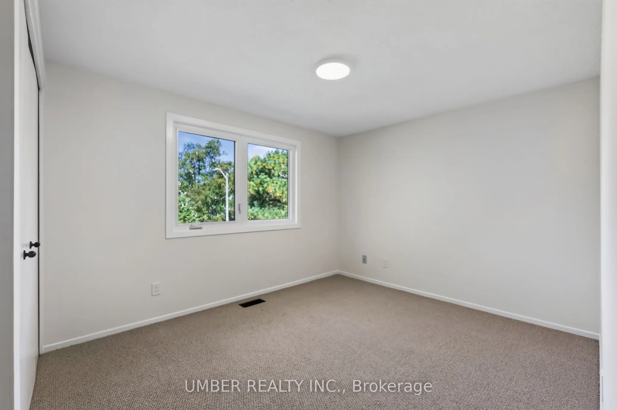 120 Hawk Crescent