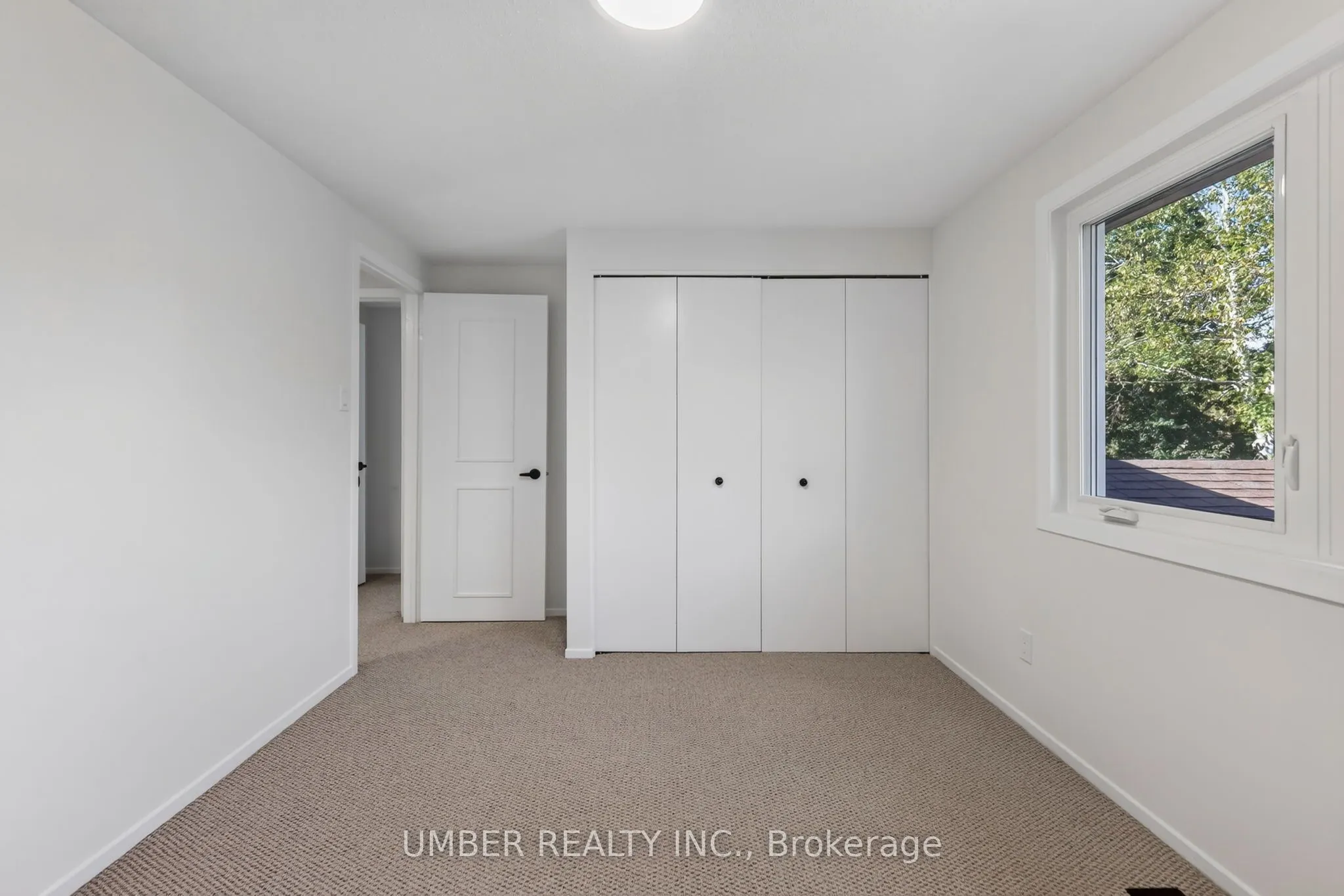 120 Hawk Crescent