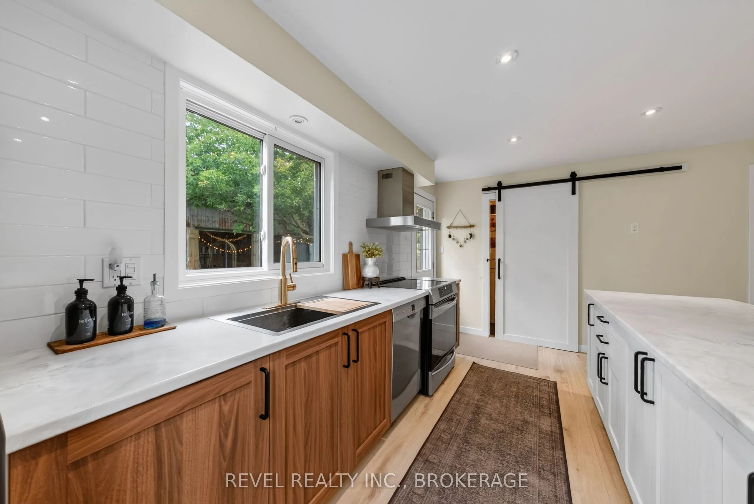 637 Collins Bay Road