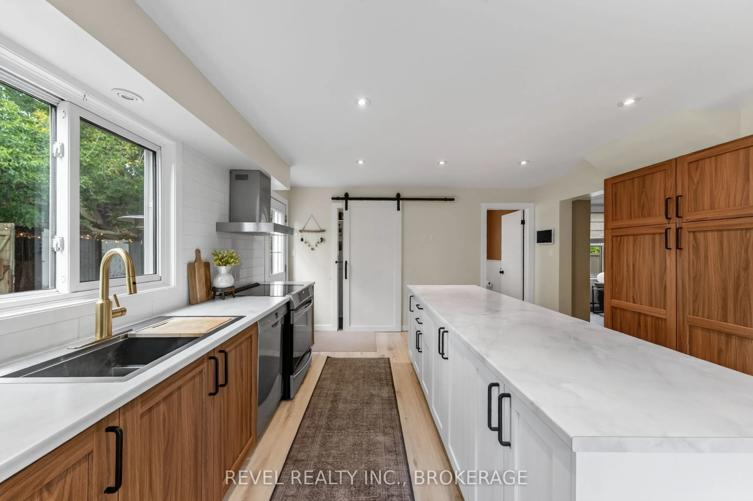 637 Collins Bay Road