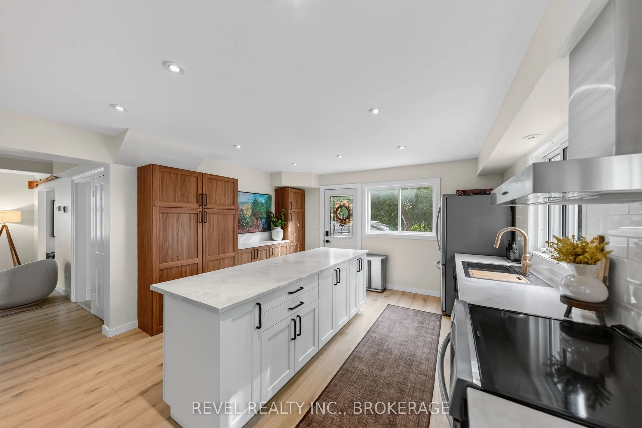 637 Collins Bay Road