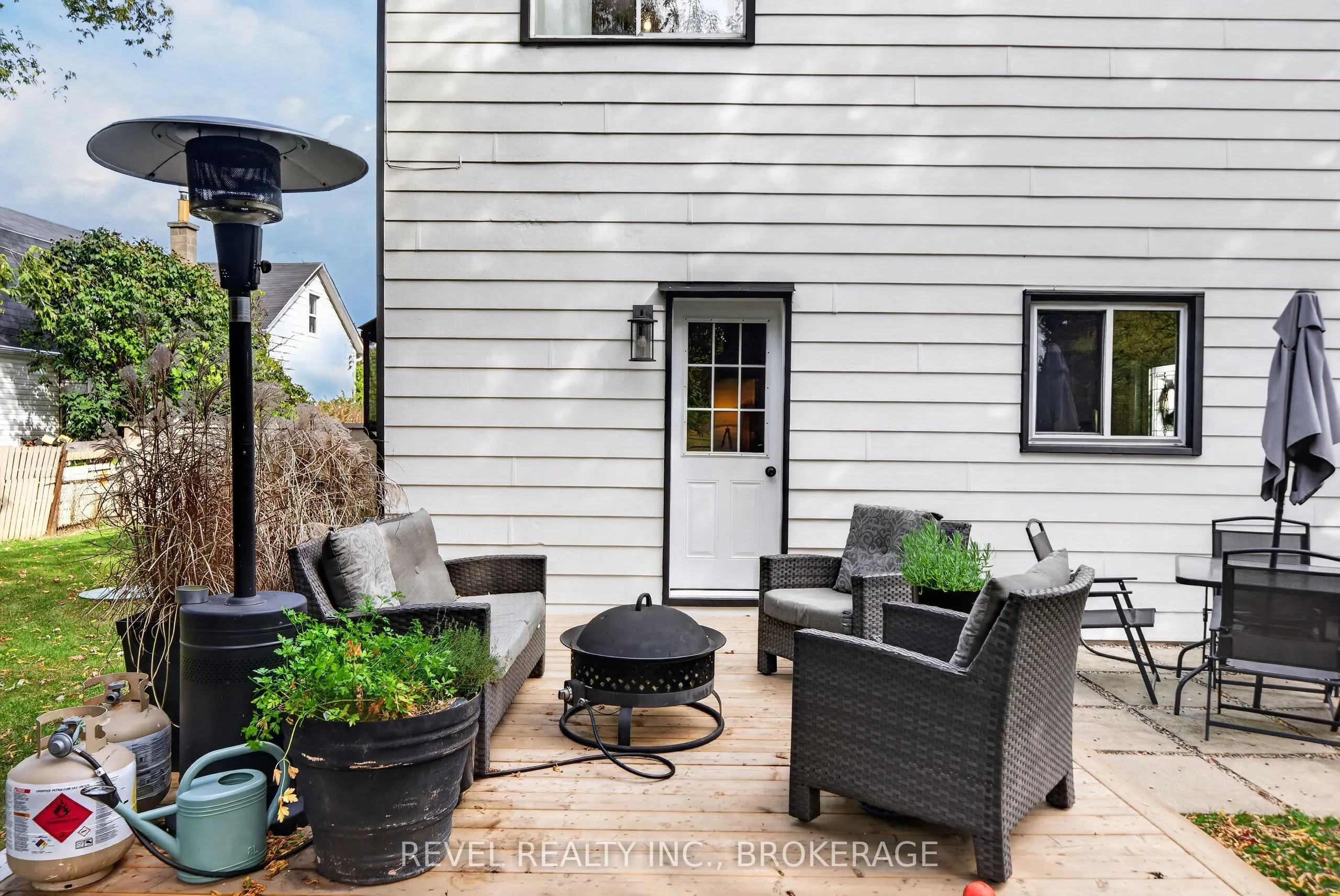 637 Collins Bay Road