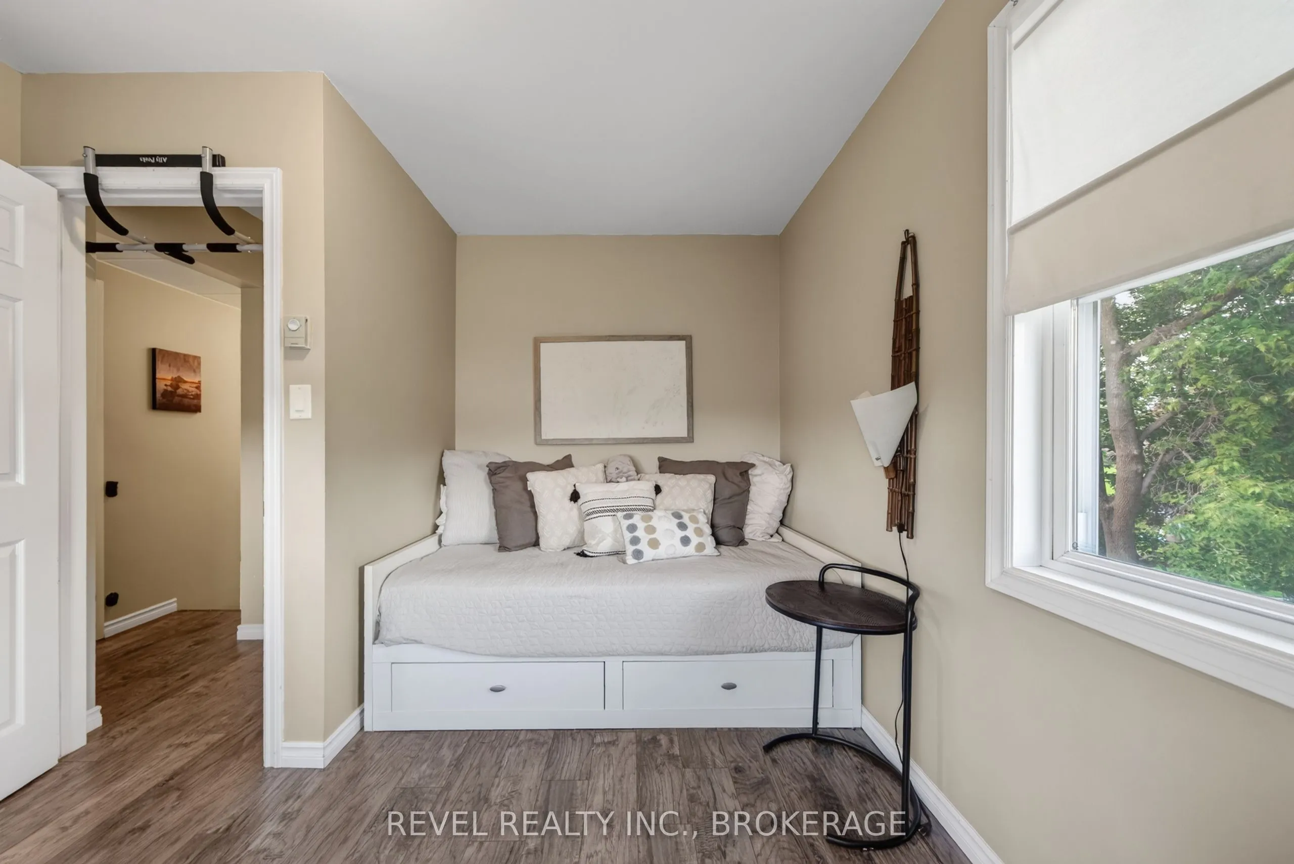 637 Collins Bay Road