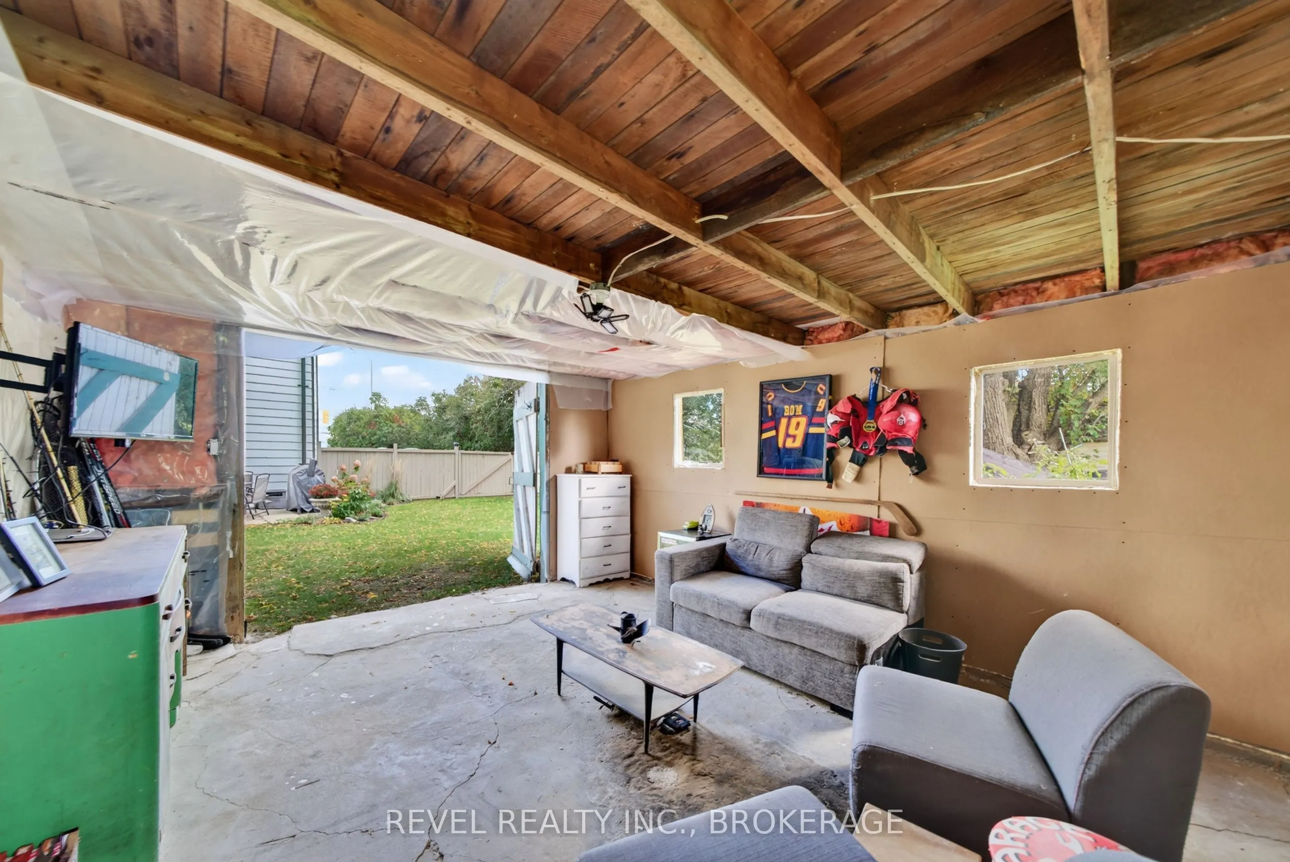 637 Collins Bay Road