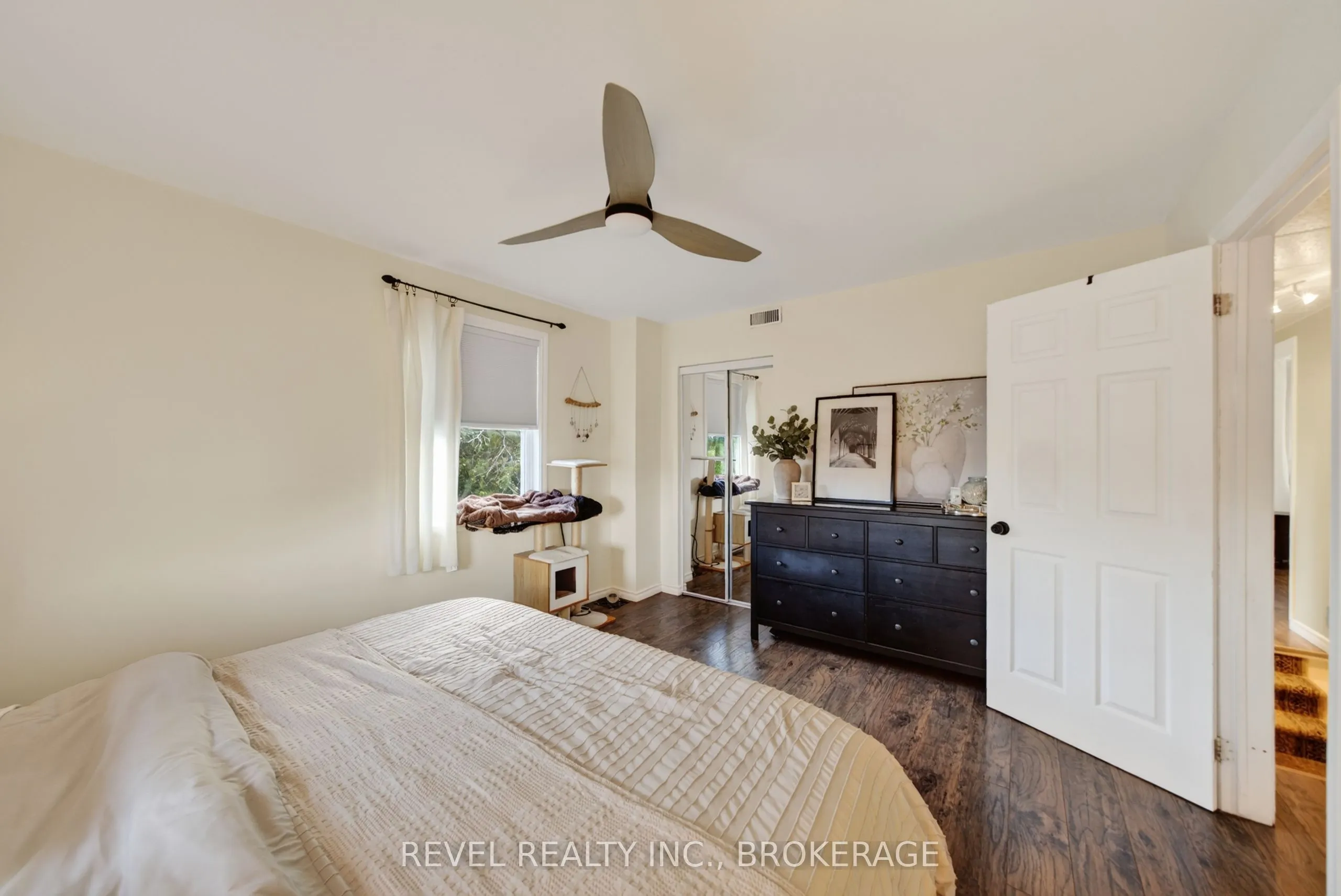 637 Collins Bay Road