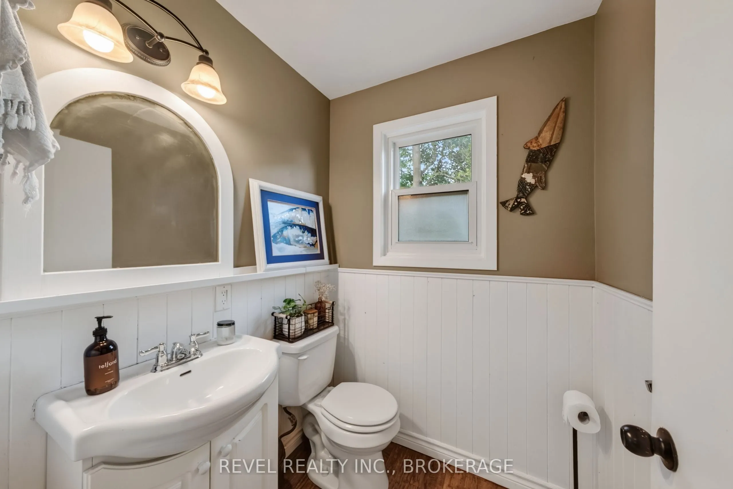 637 Collins Bay Road