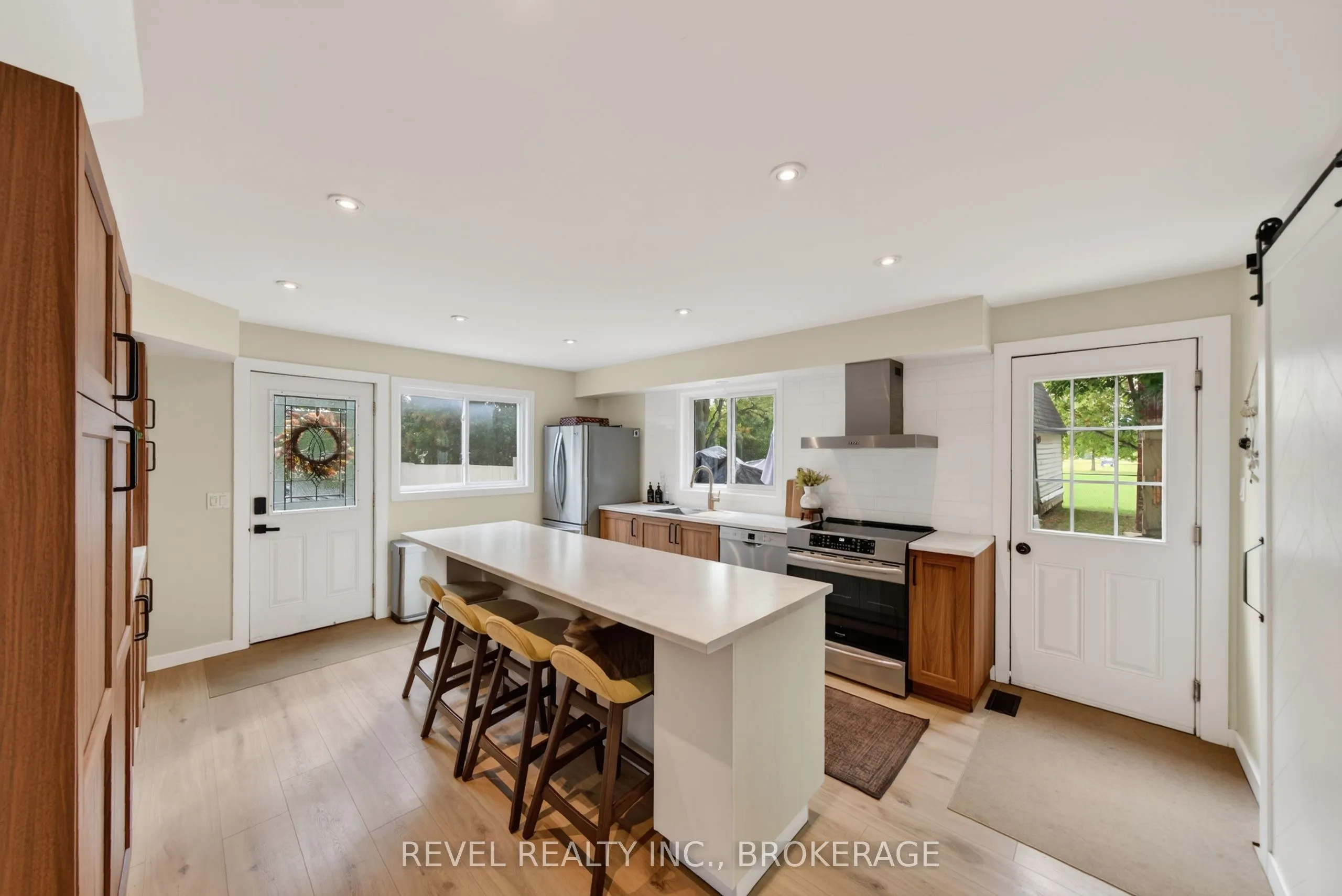637 Collins Bay Road