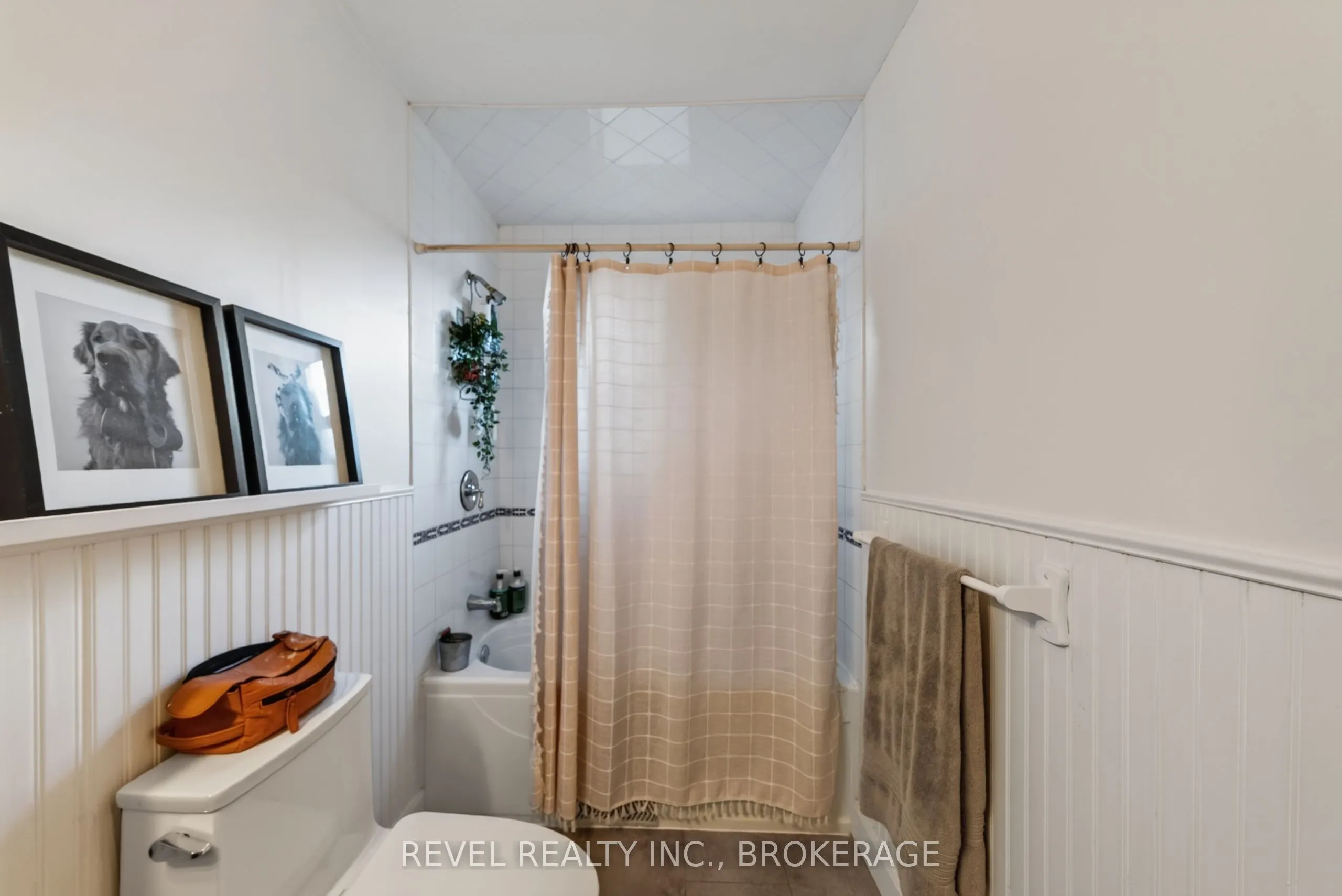 637 Collins Bay Road