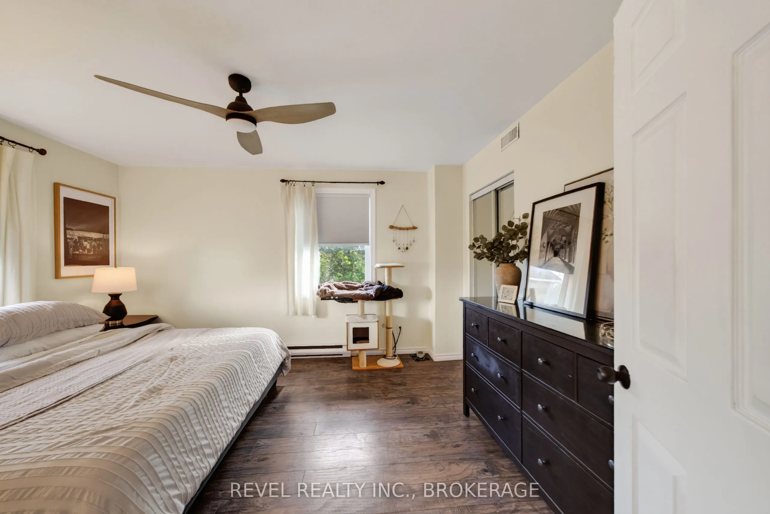 637 Collins Bay Road