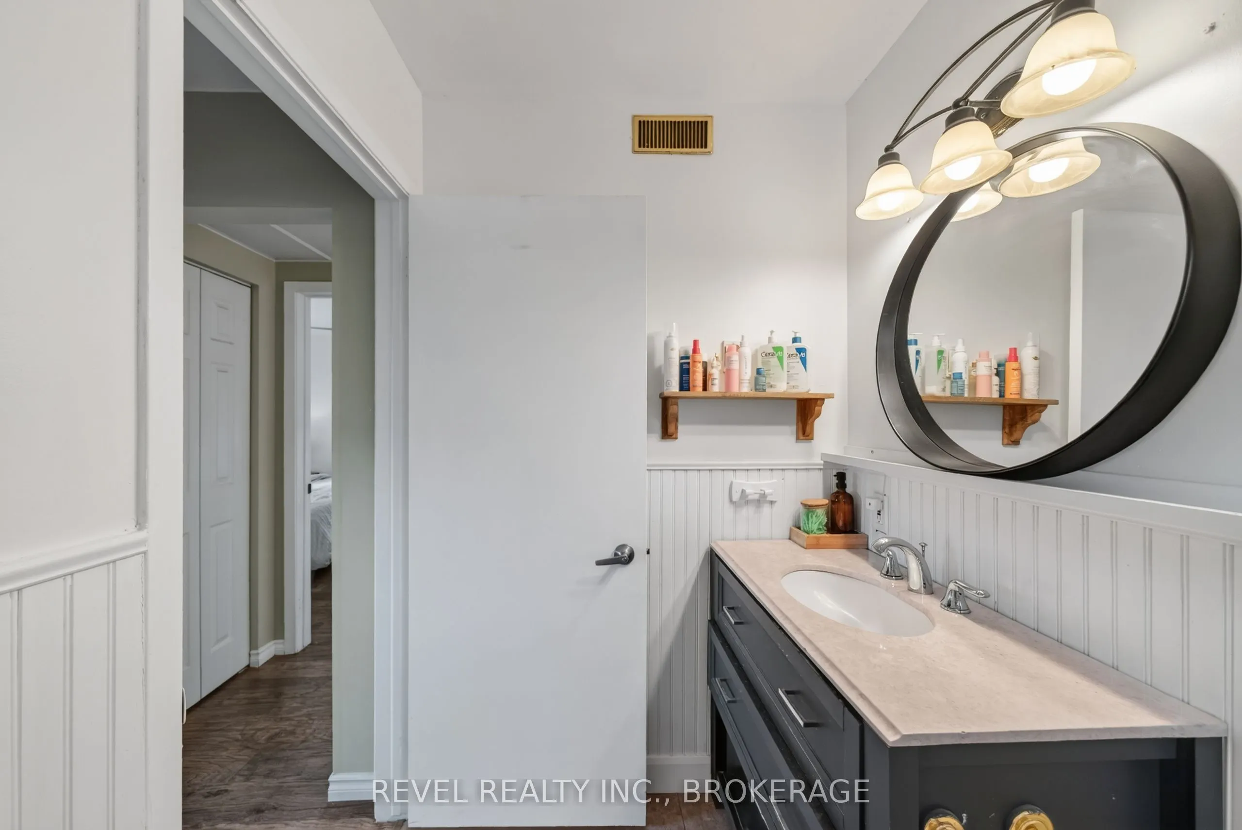 637 Collins Bay Road