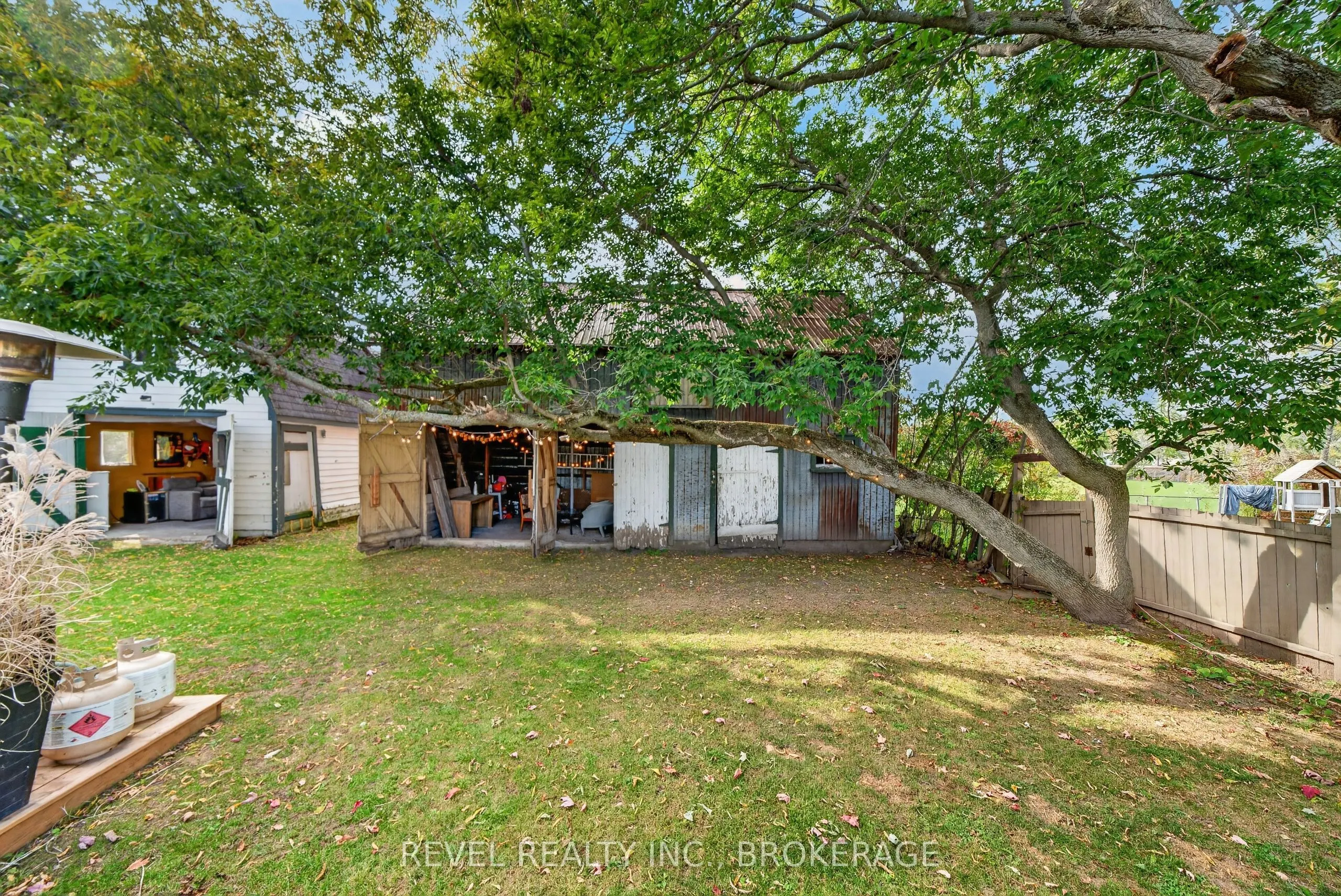 637 Collins Bay Road